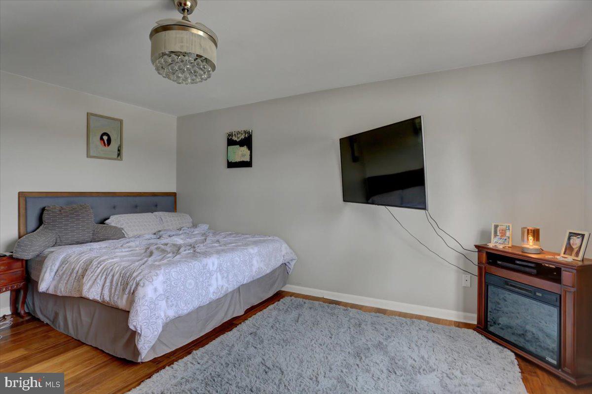 FAIRWAY MEADOWS - Residential