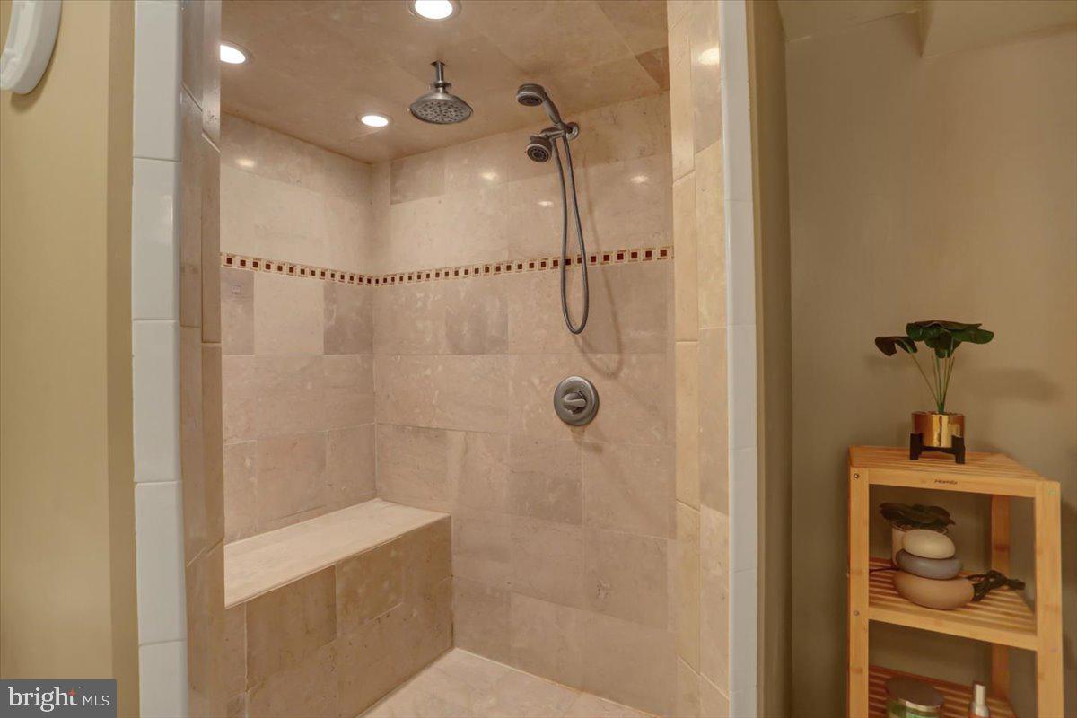 FAIRWAY MEADOWS - Residential