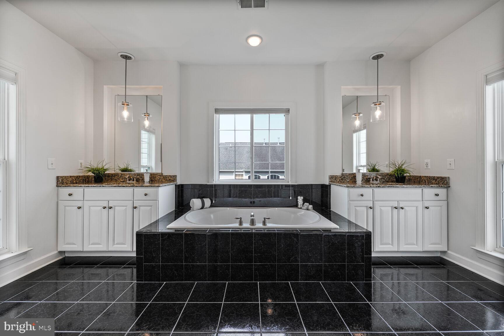 MONTICELLO - Residential