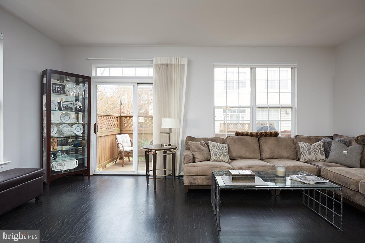 WASHINGTONIAN CENTER - Residential Lease