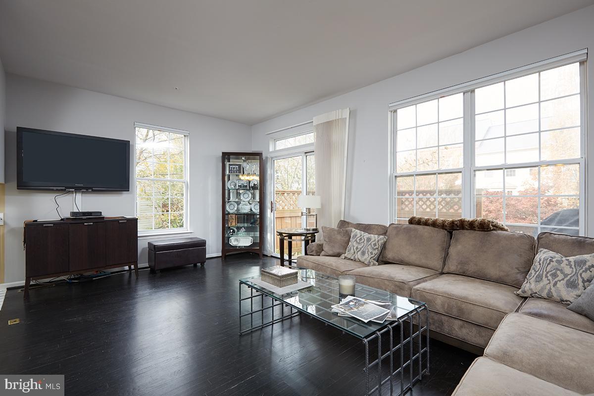 WASHINGTONIAN CENTER - Residential Lease