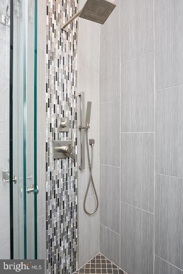 WASHINGTONIAN CENTER - Residential Lease