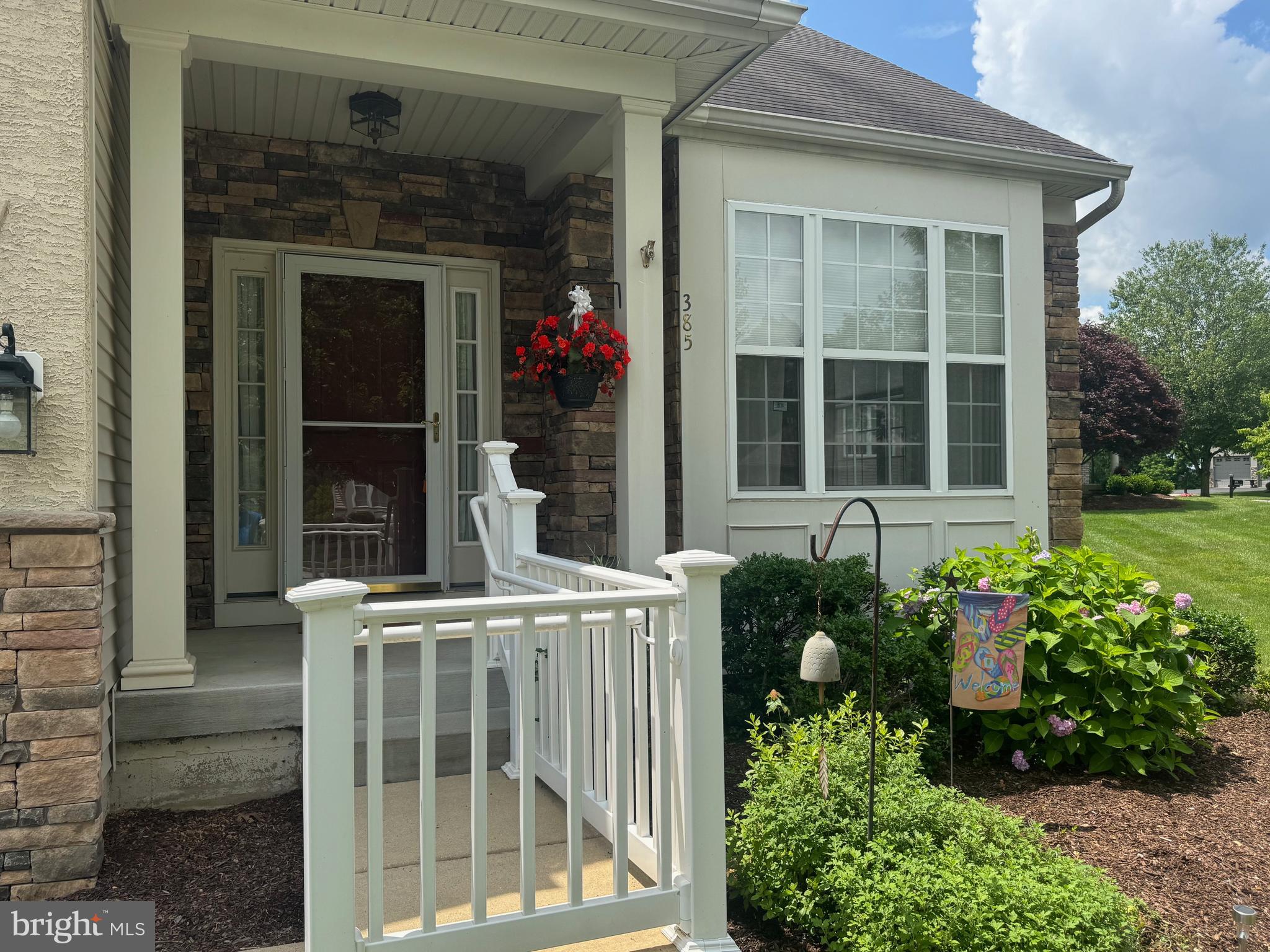 385 RANDALL LANE