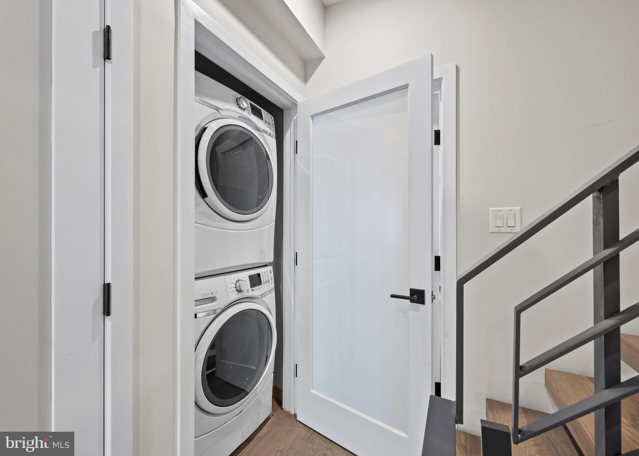 LOGAN SQUARE - Residential