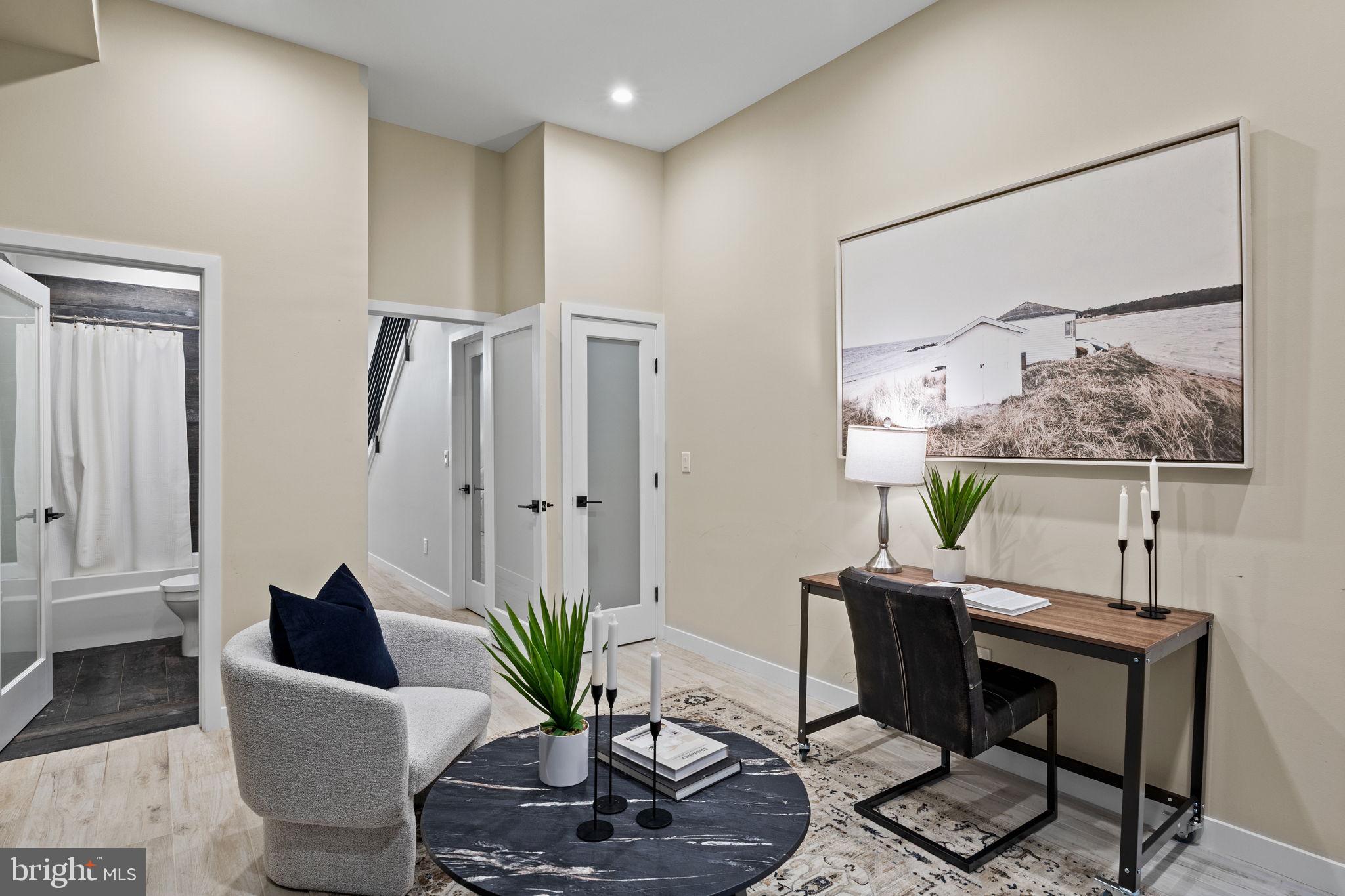 LOGAN SQUARE - Residential