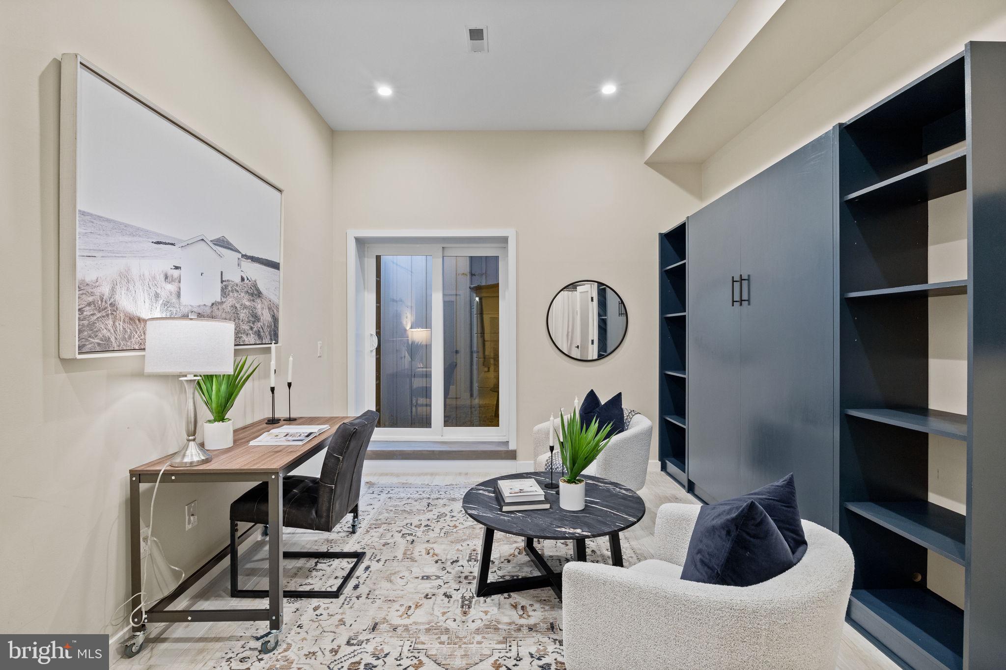 LOGAN SQUARE - Residential