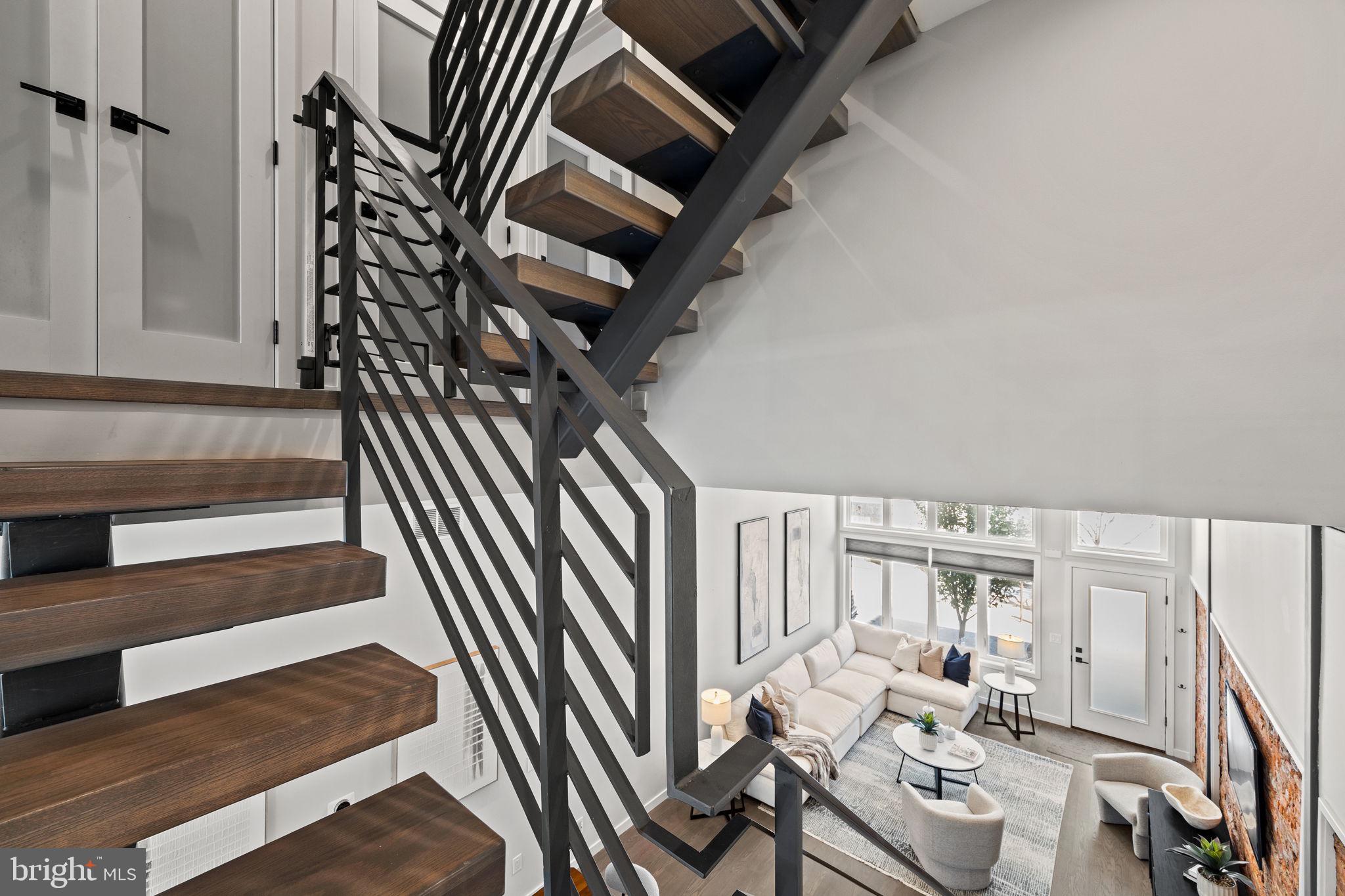 LOGAN SQUARE - Residential