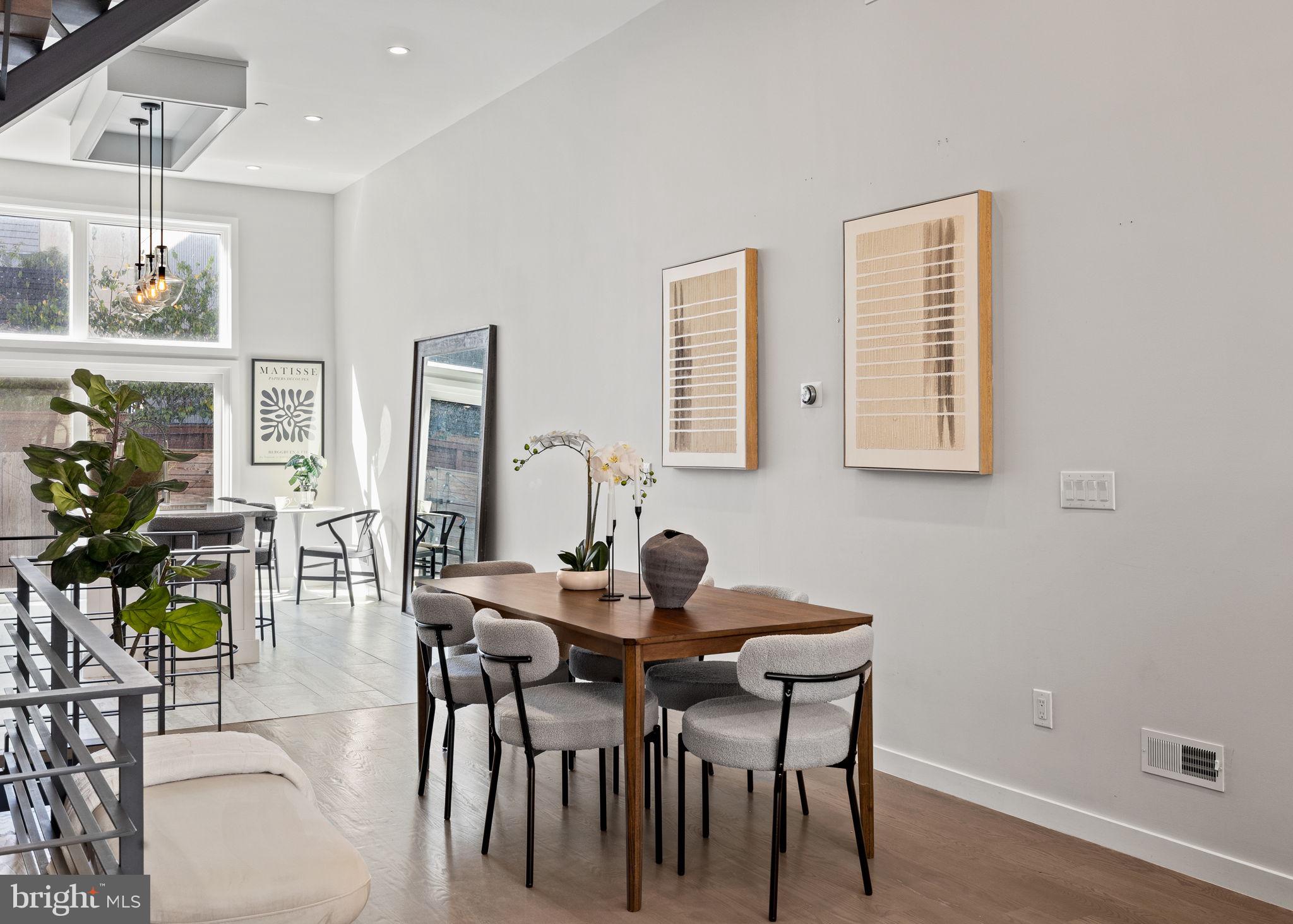 LOGAN SQUARE - Residential