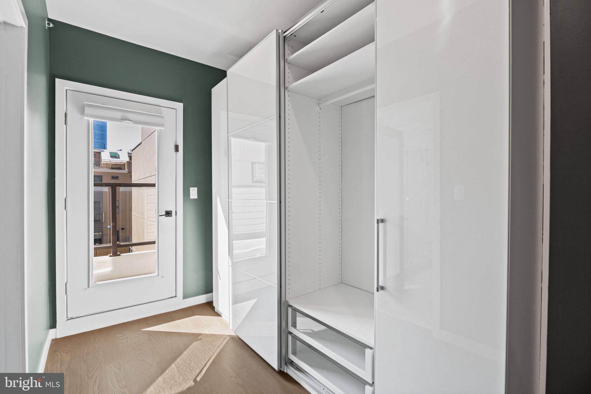 LOGAN SQUARE - Residential