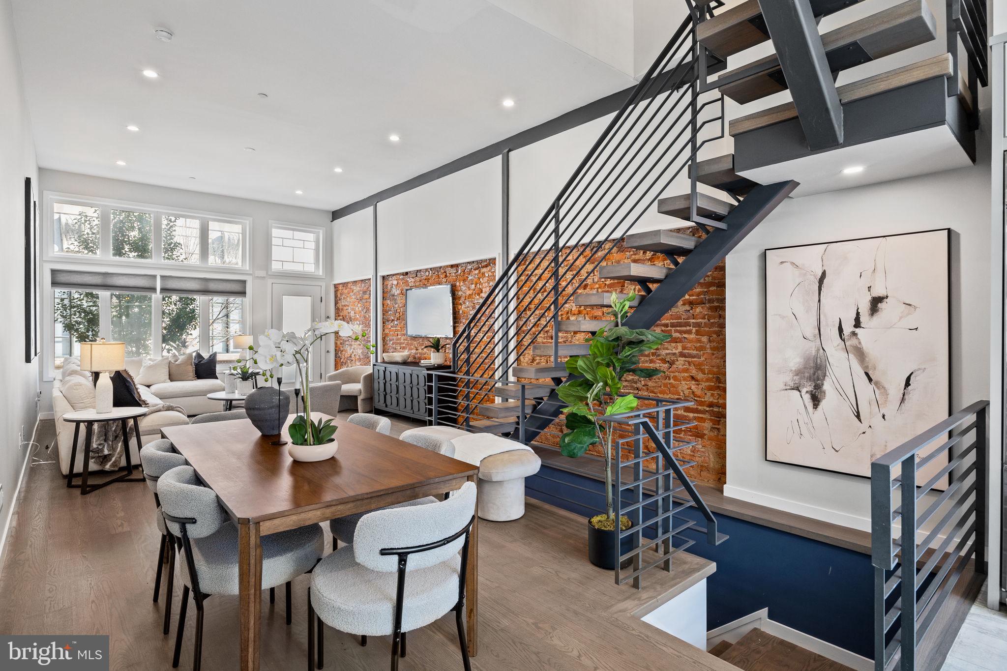 LOGAN SQUARE - Residential