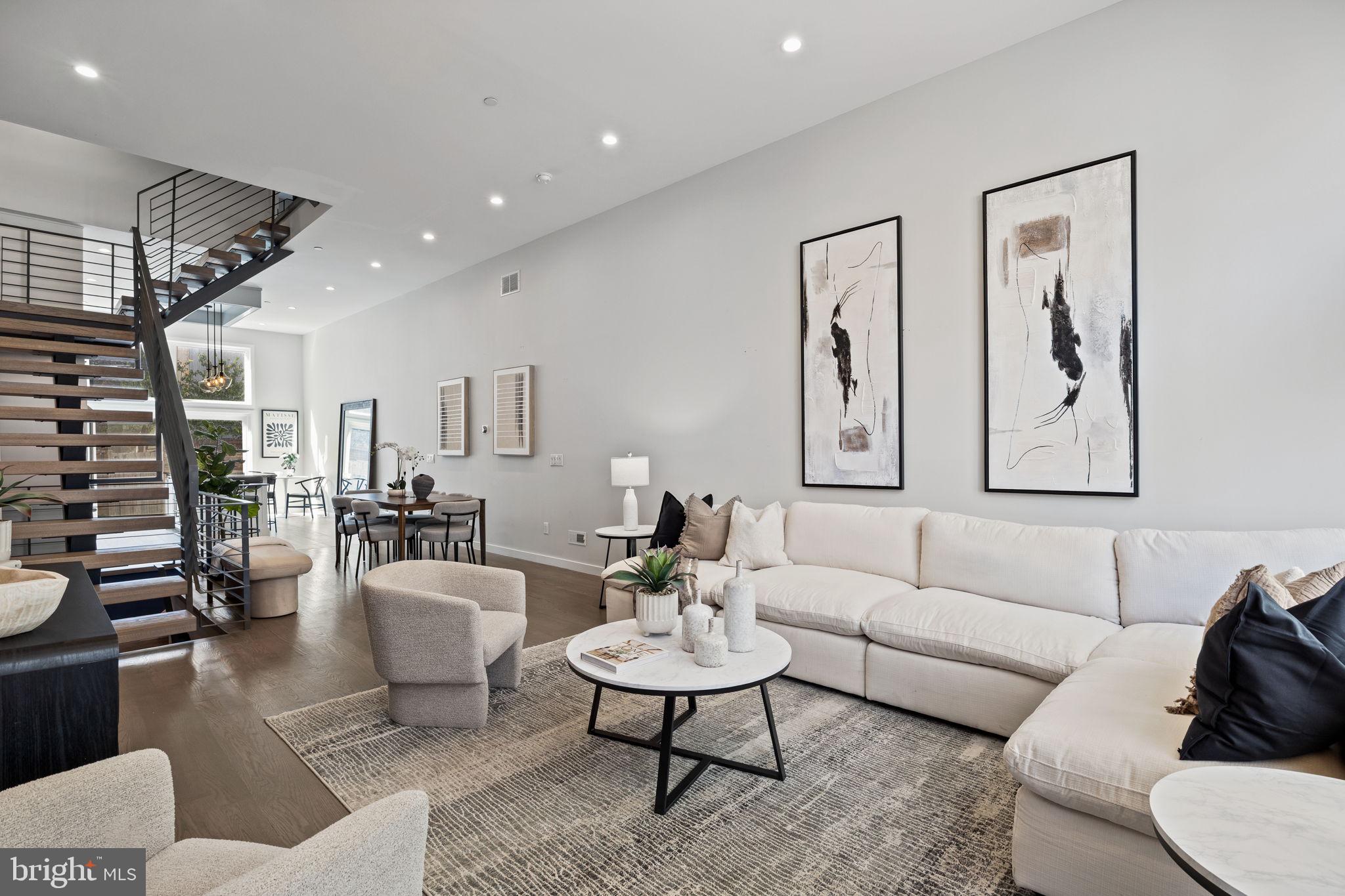 LOGAN SQUARE - Residential