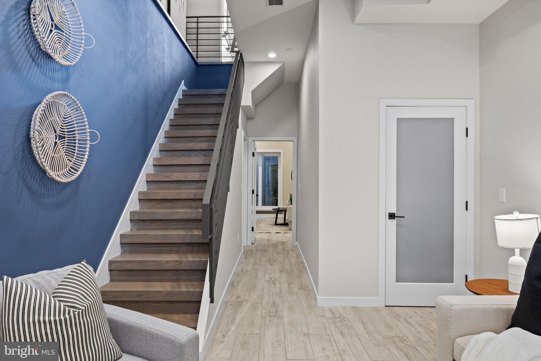 LOGAN SQUARE - Residential