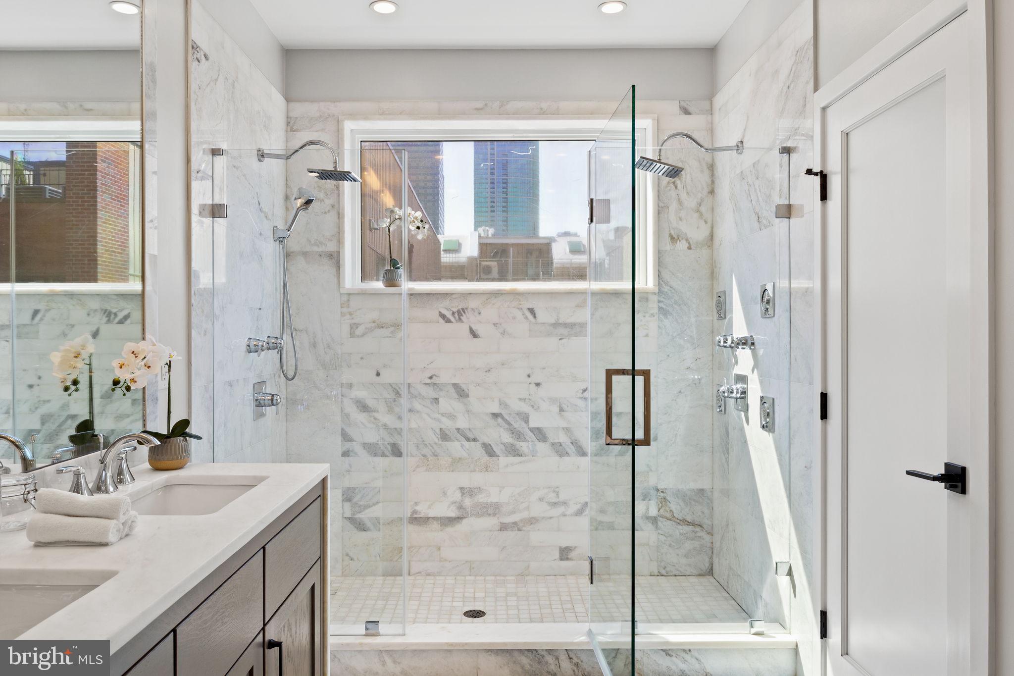 LOGAN SQUARE - Residential