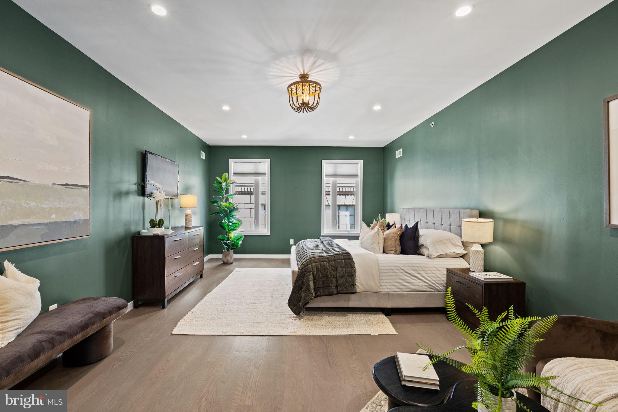 LOGAN SQUARE - Residential