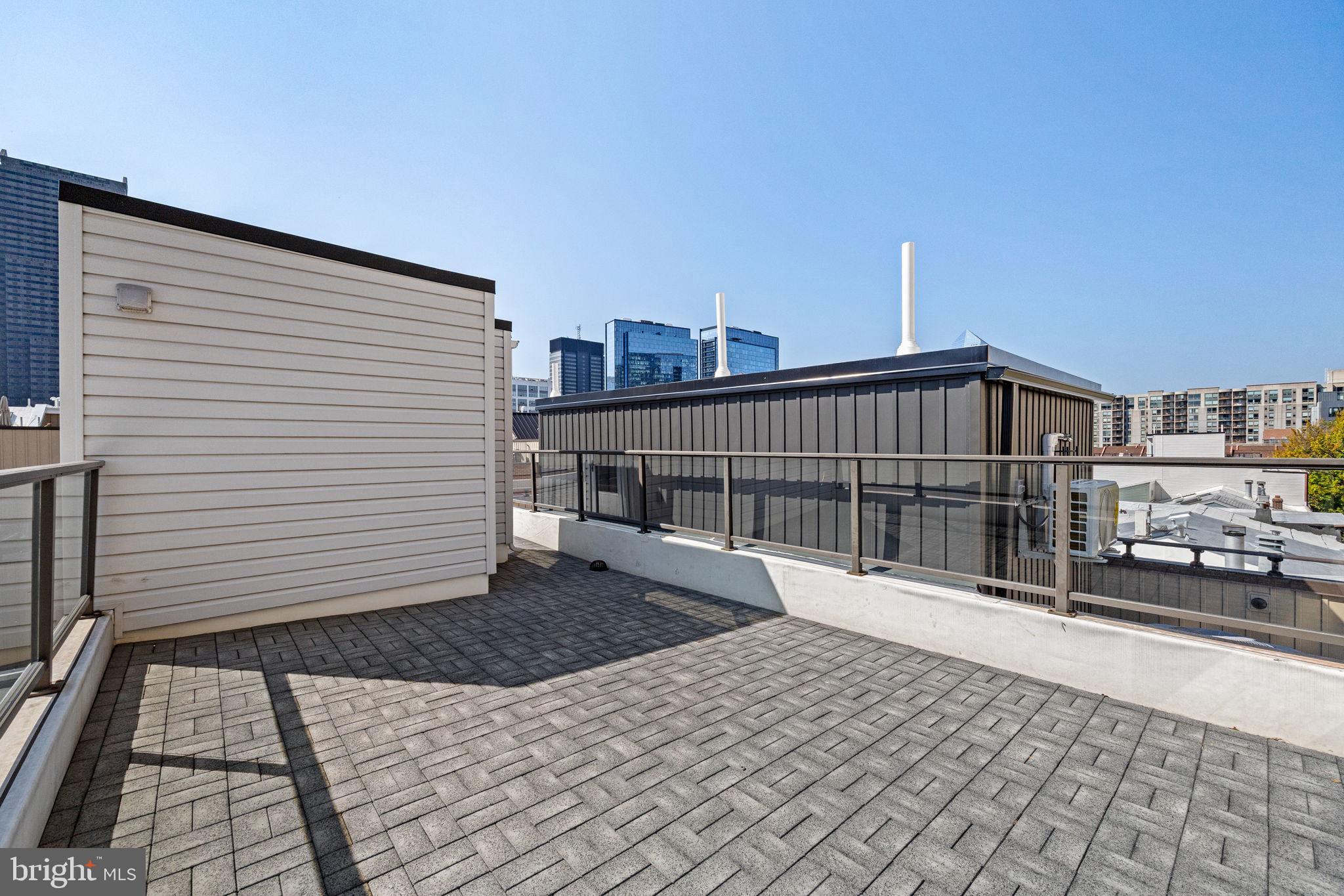 LOGAN SQUARE - Residential