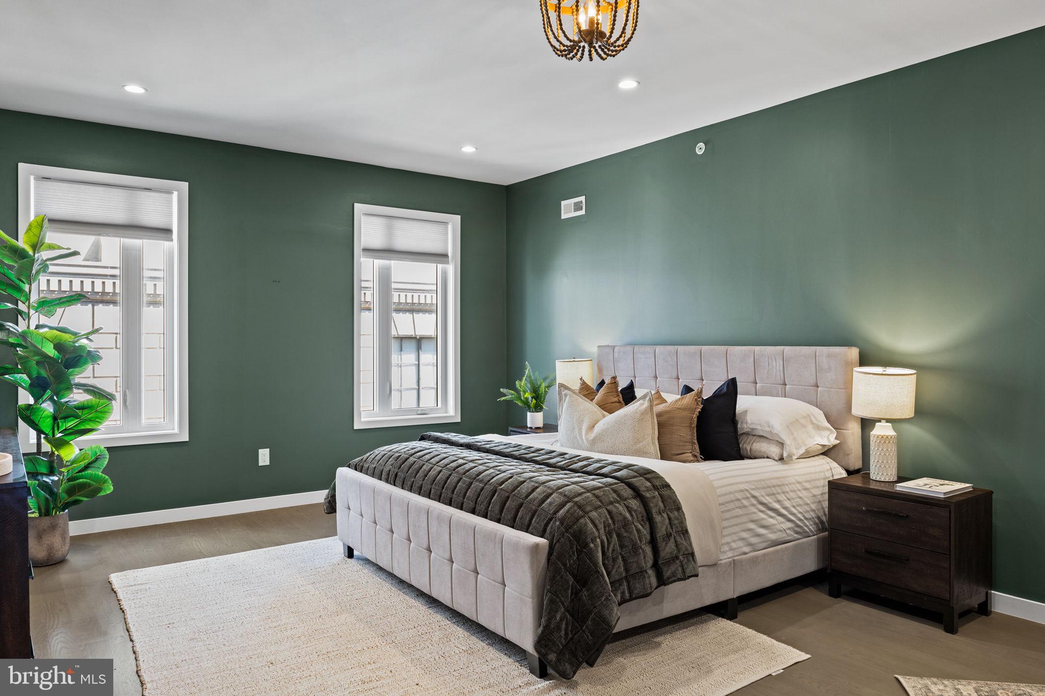 LOGAN SQUARE - Residential