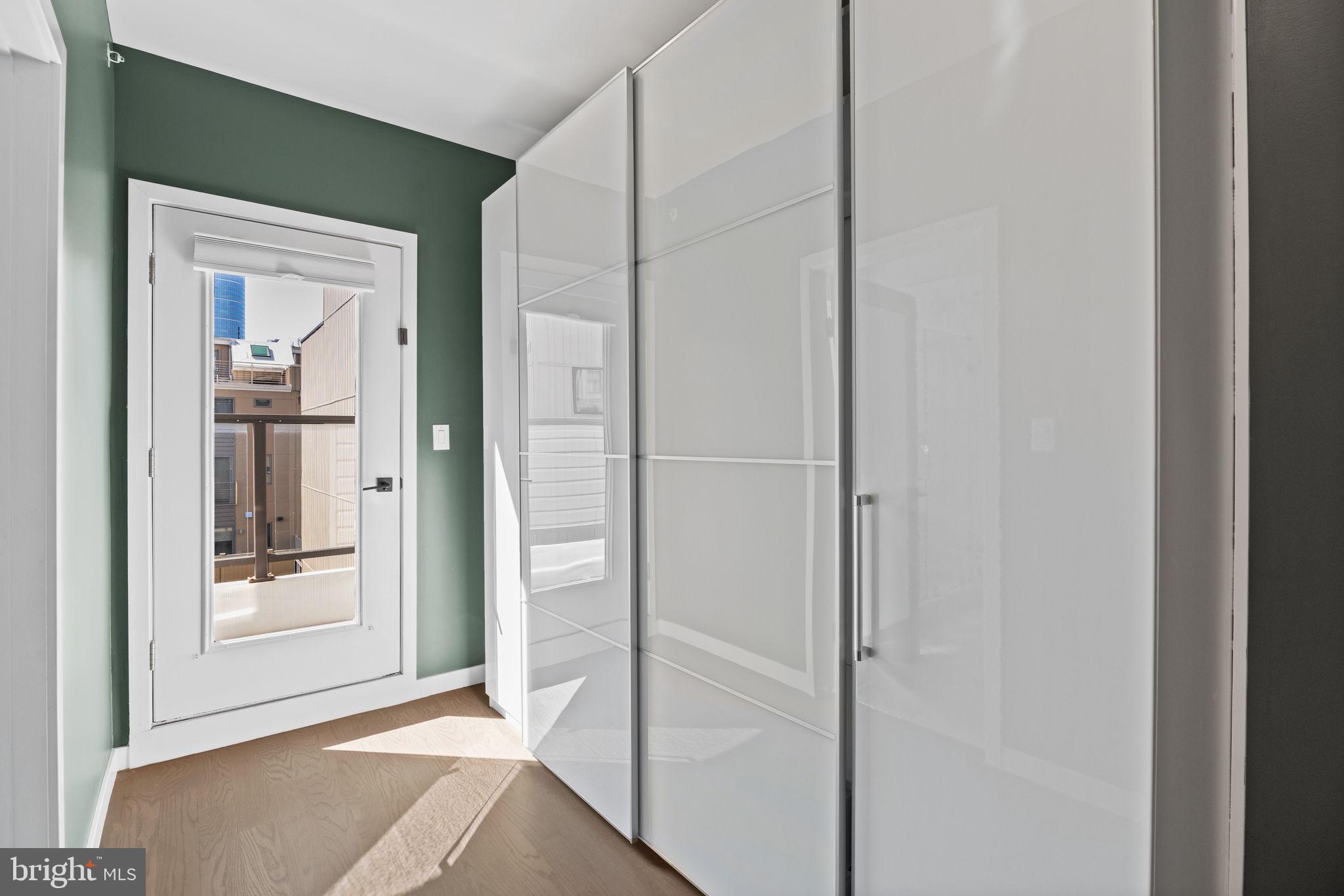 LOGAN SQUARE - Residential