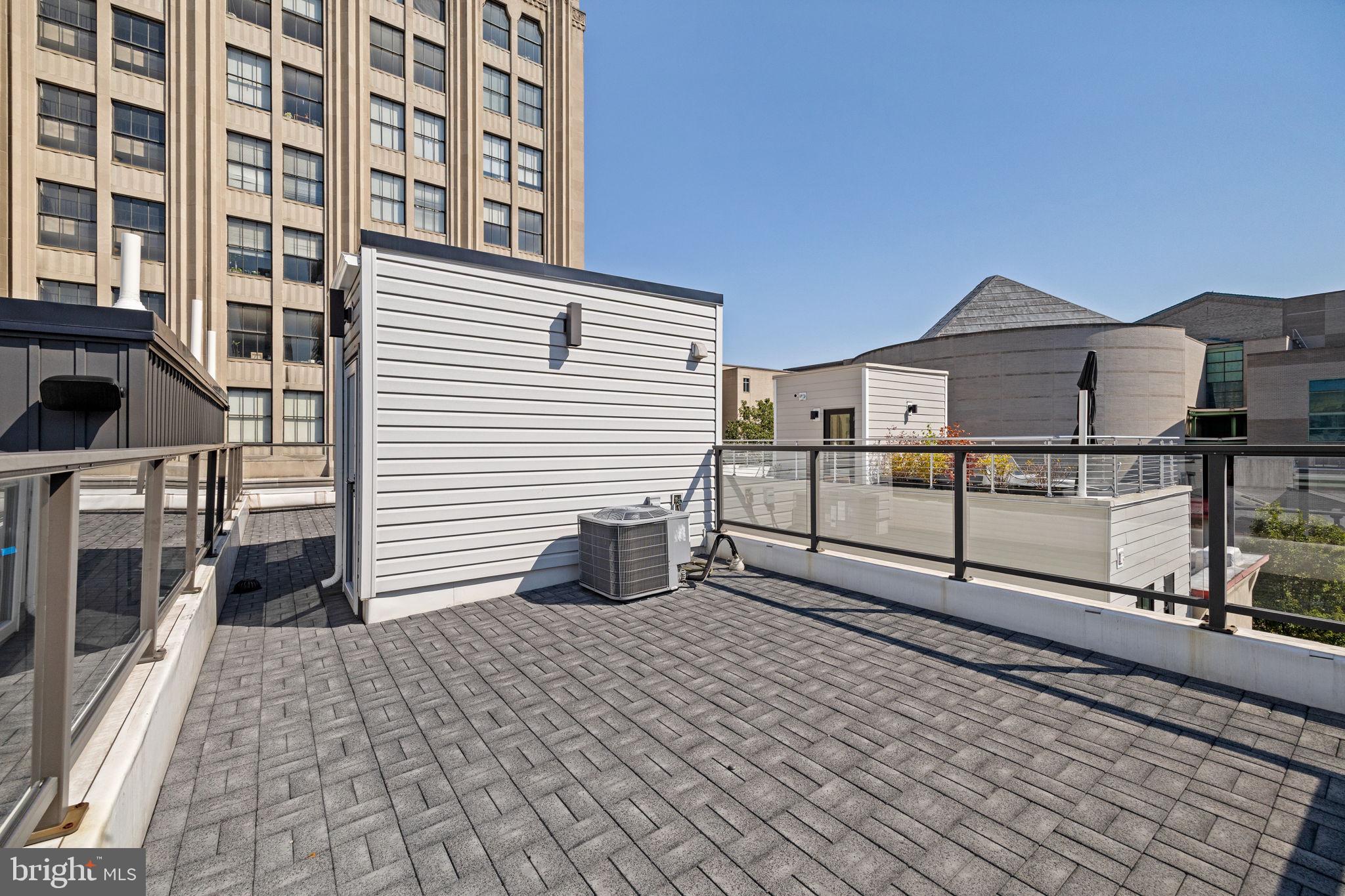 LOGAN SQUARE - Residential