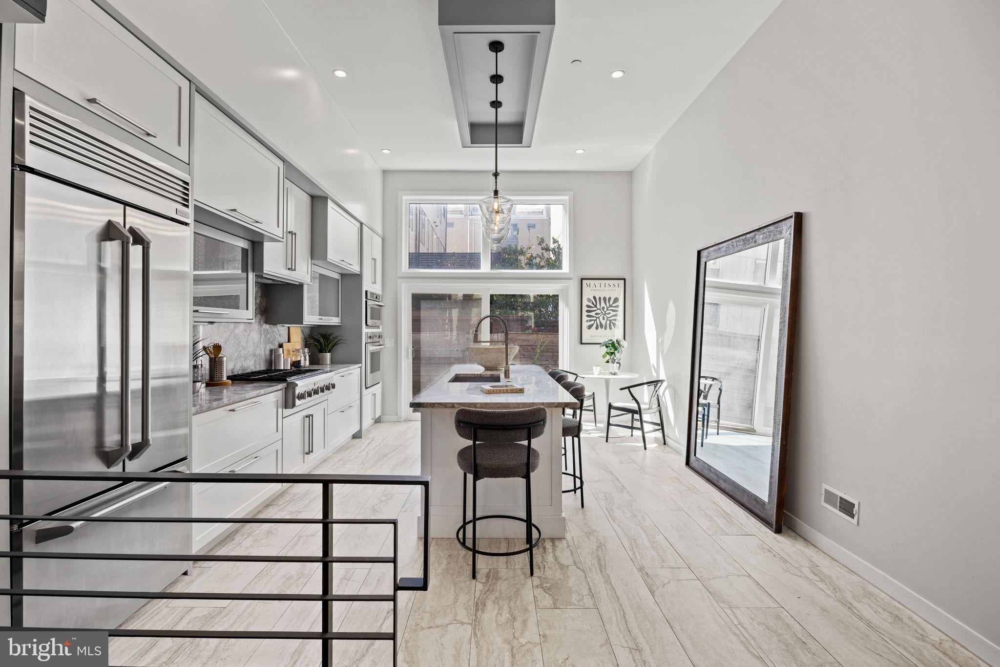 LOGAN SQUARE - Residential