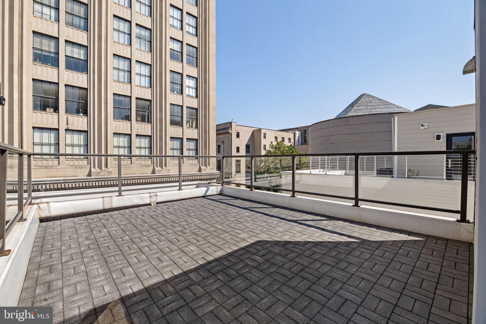 LOGAN SQUARE - Residential