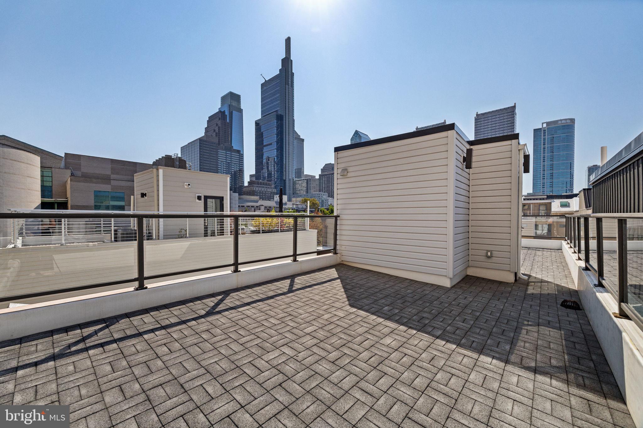 LOGAN SQUARE - Residential