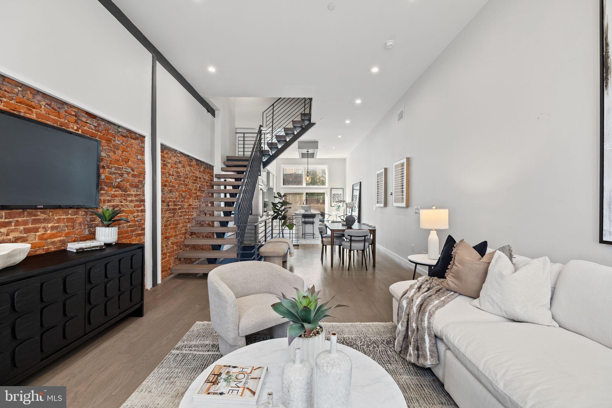 LOGAN SQUARE - Residential