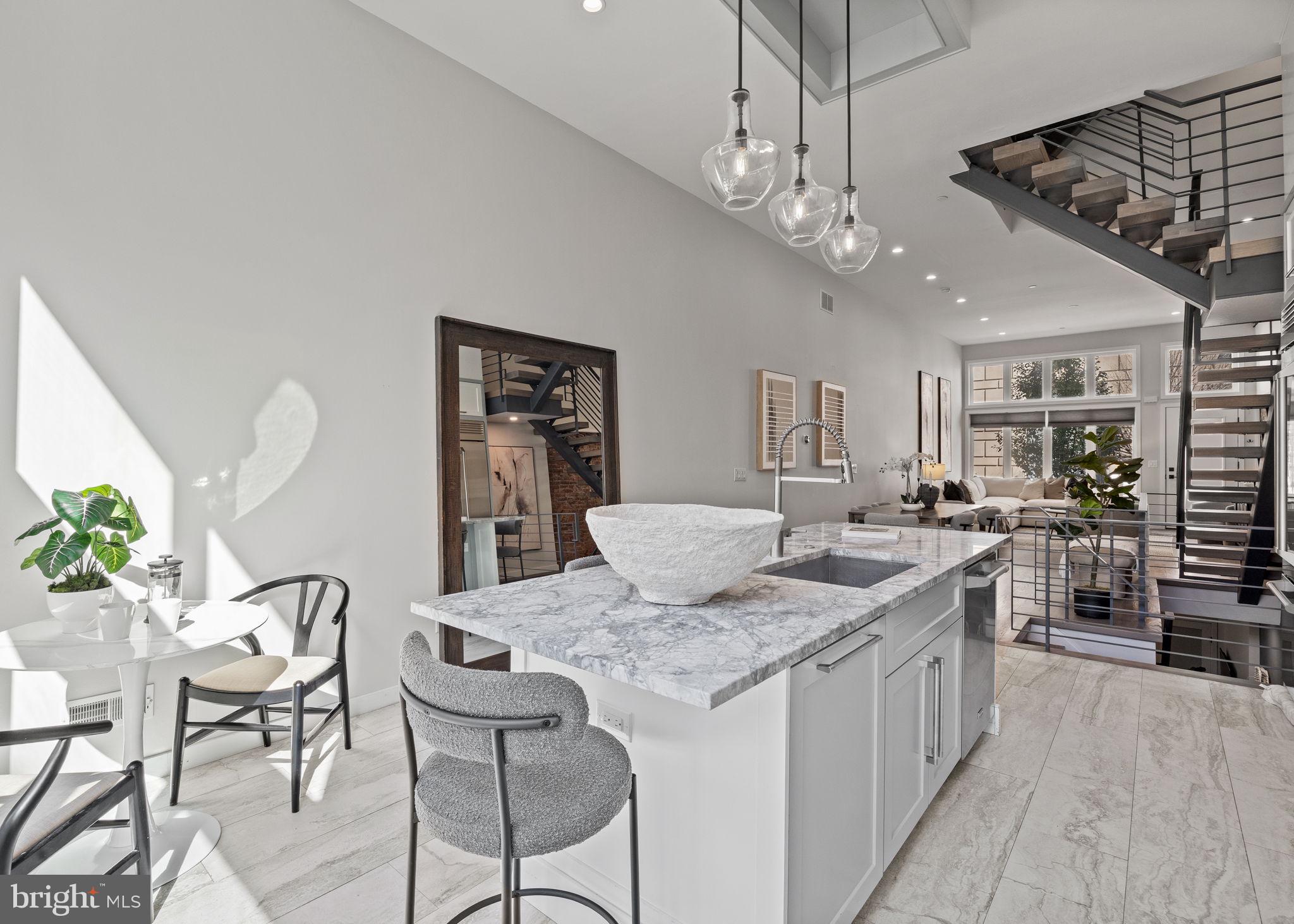 LOGAN SQUARE - Residential