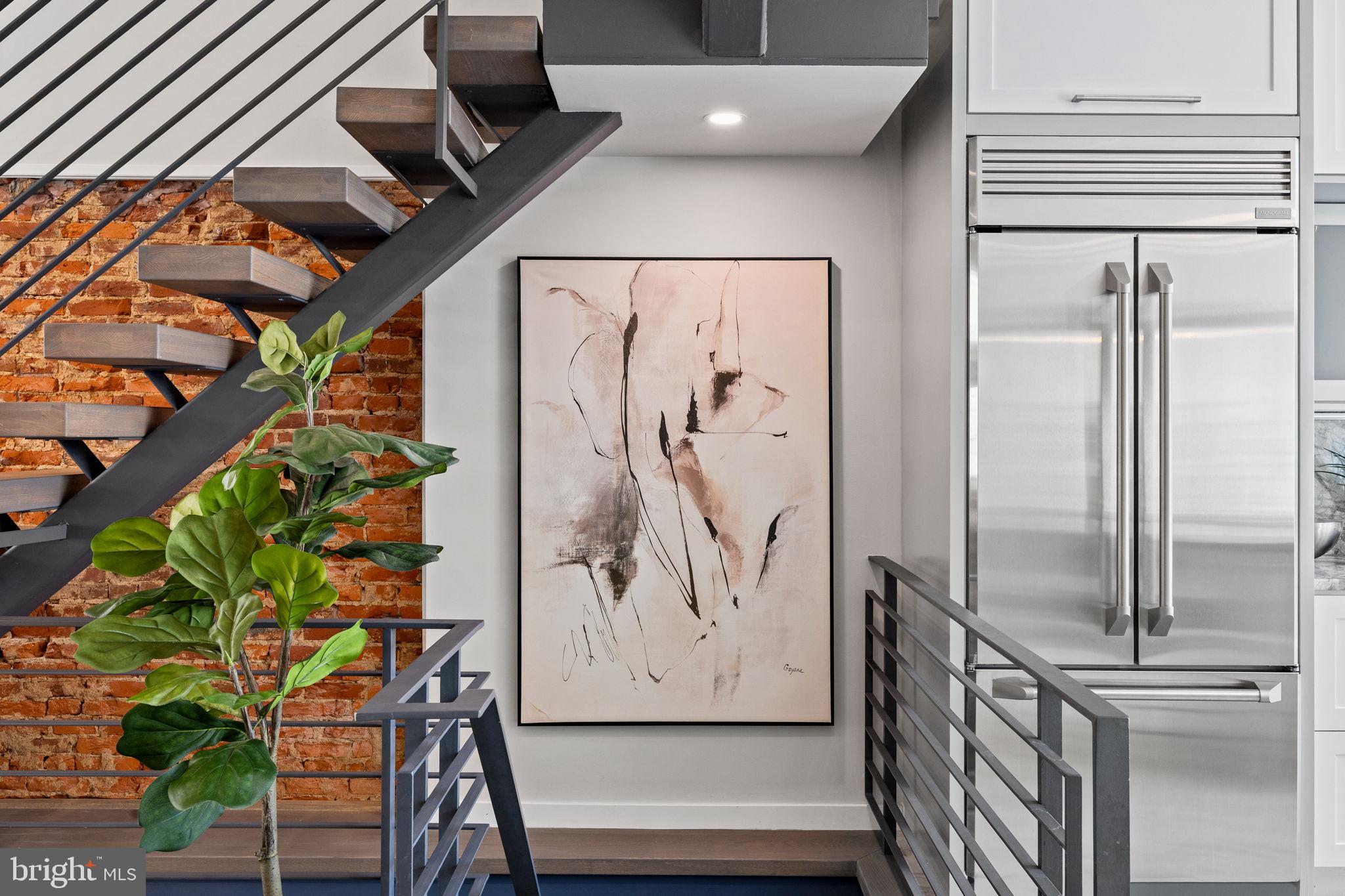 LOGAN SQUARE - Residential