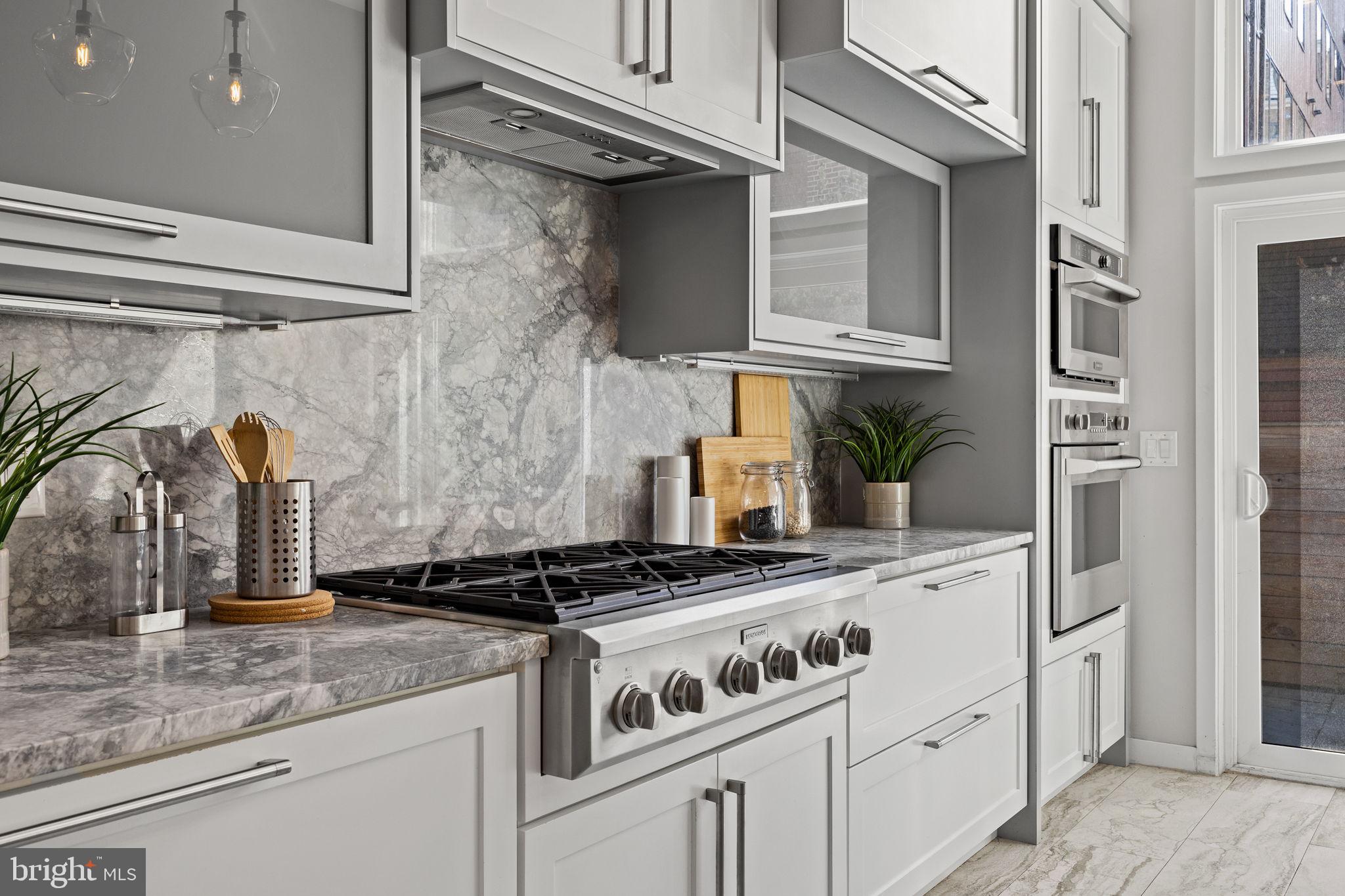 LOGAN SQUARE - Residential