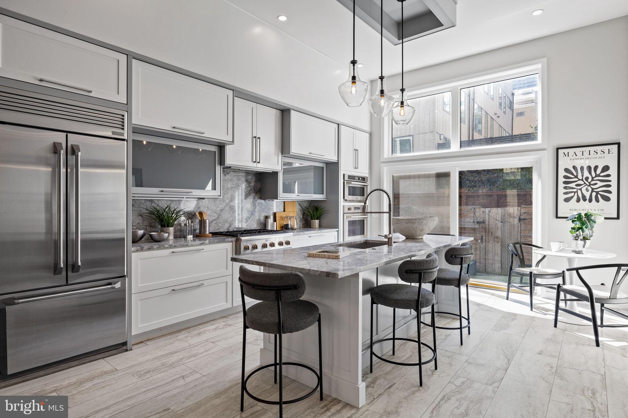 LOGAN SQUARE - Residential