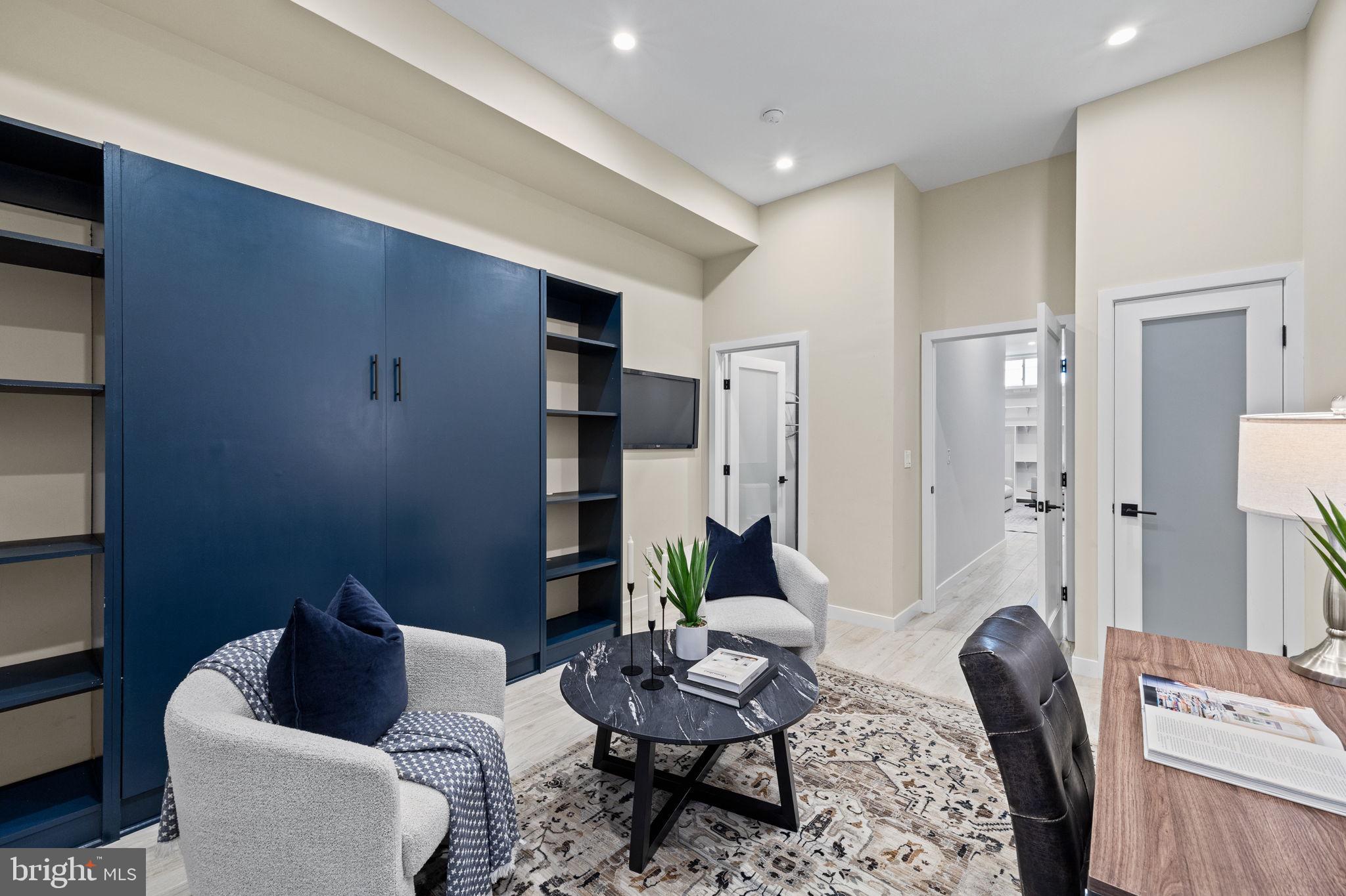 LOGAN SQUARE - Residential