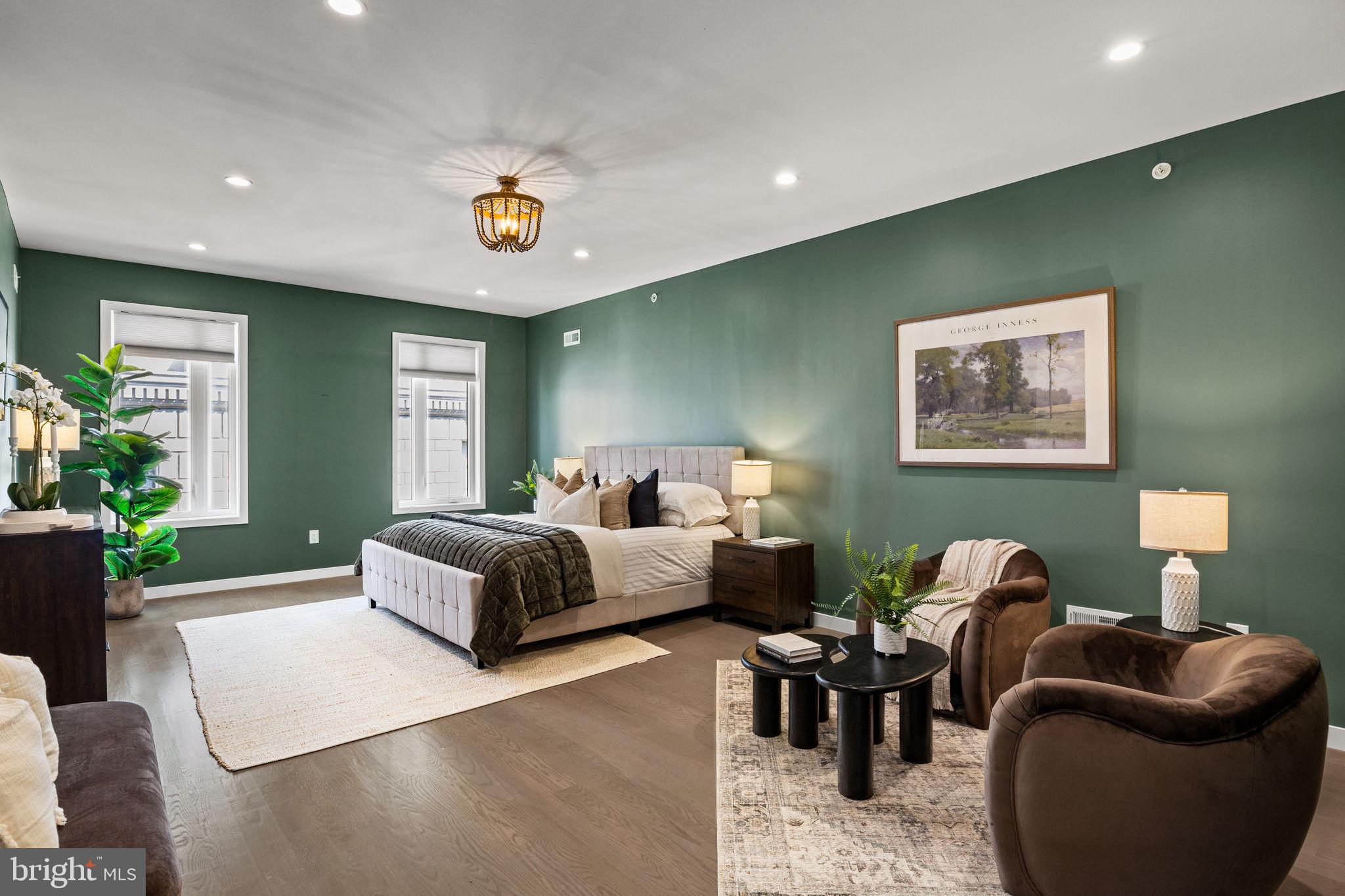 LOGAN SQUARE - Residential