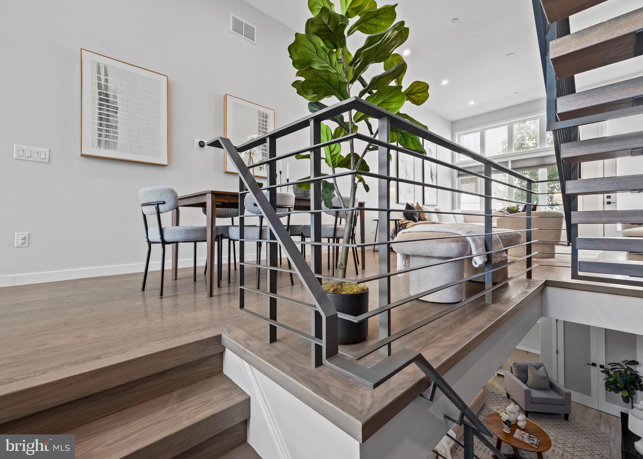 LOGAN SQUARE - Residential