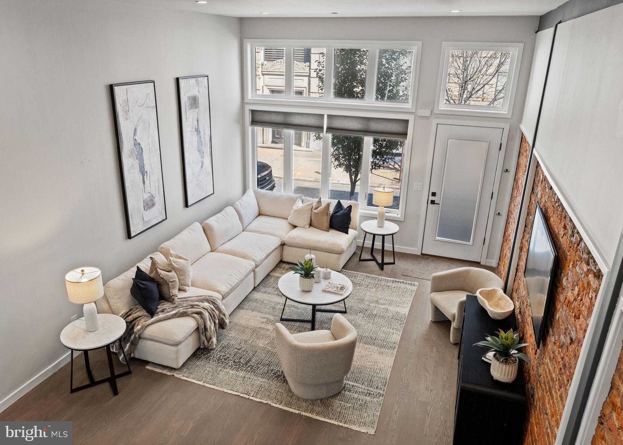 LOGAN SQUARE - Residential