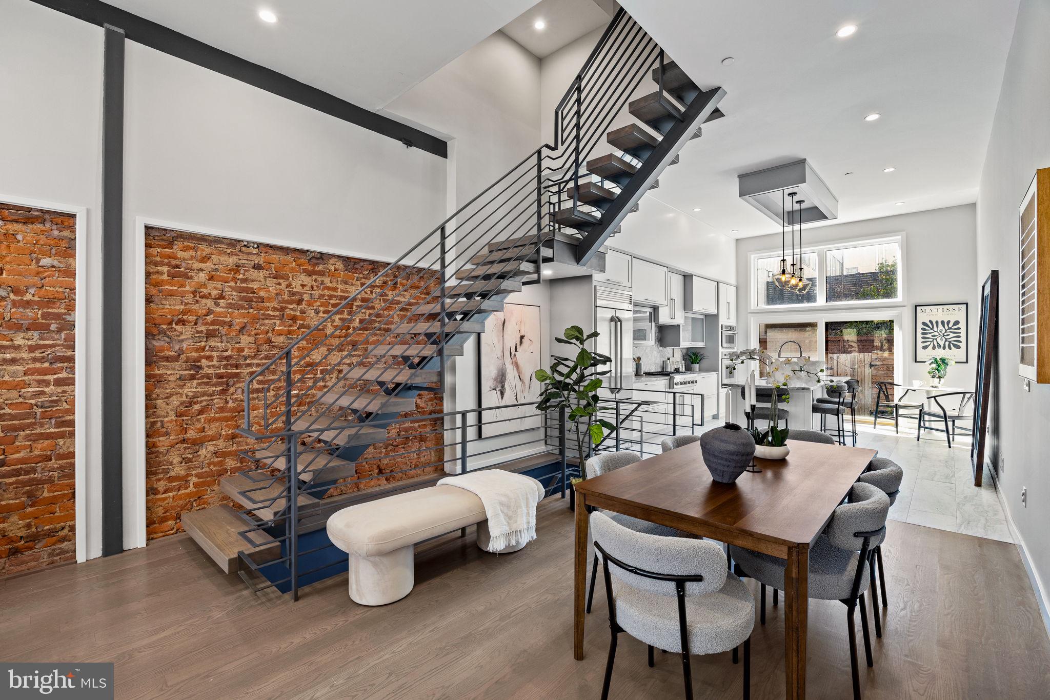 LOGAN SQUARE - Residential