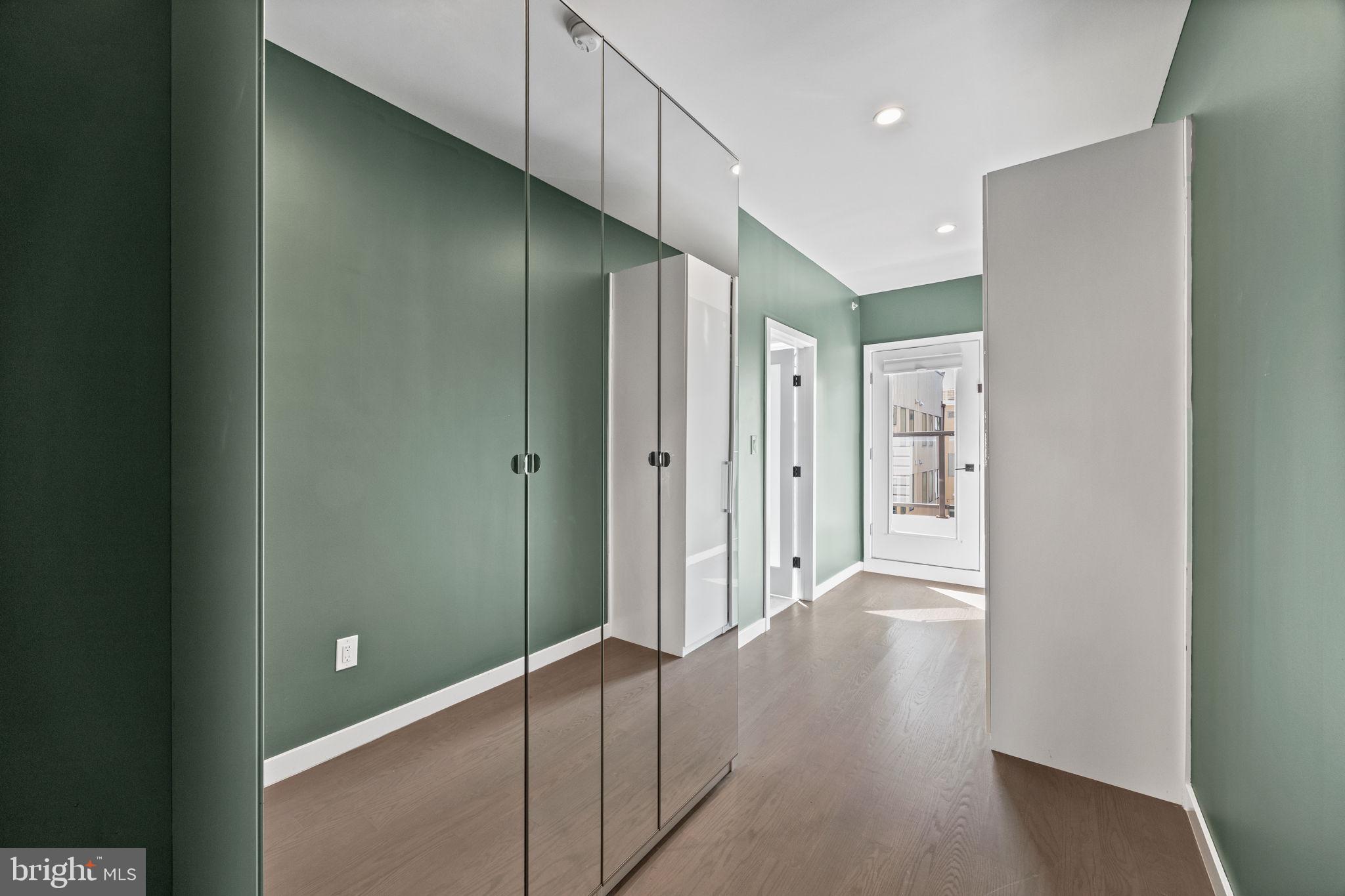 LOGAN SQUARE - Residential