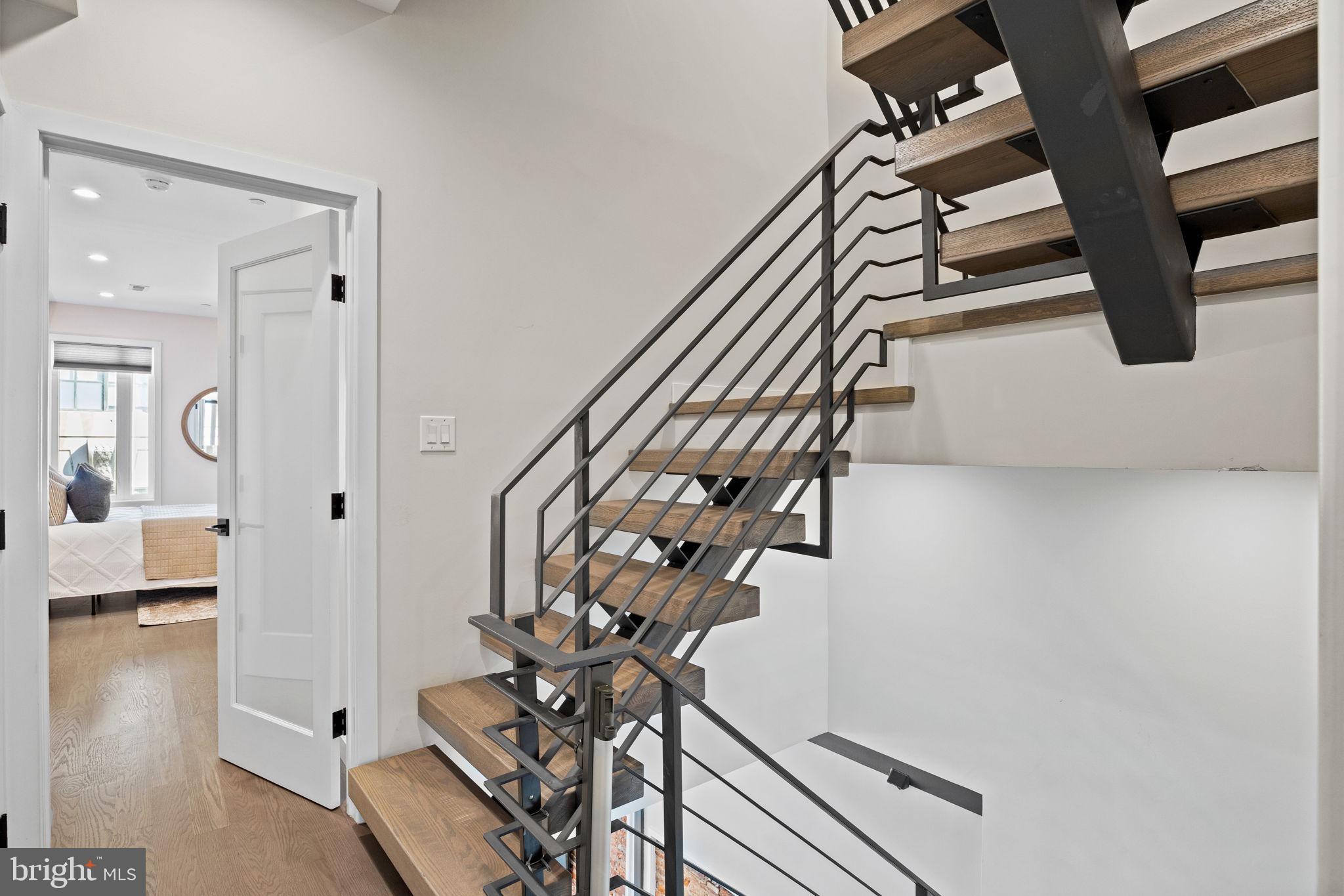 LOGAN SQUARE - Residential