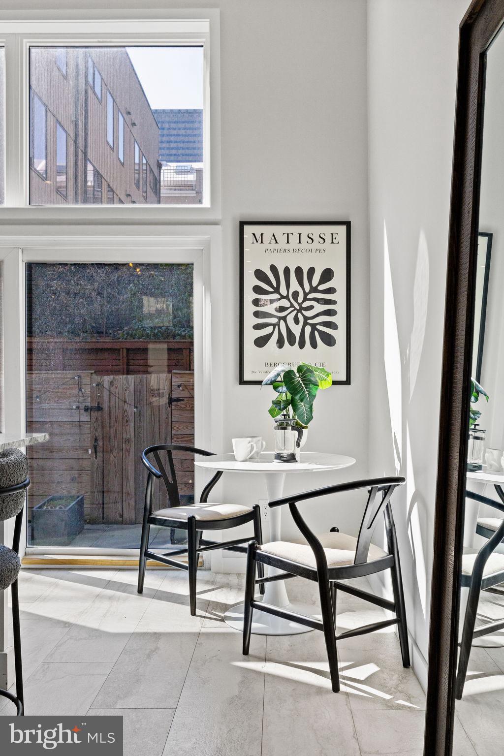 LOGAN SQUARE - Residential