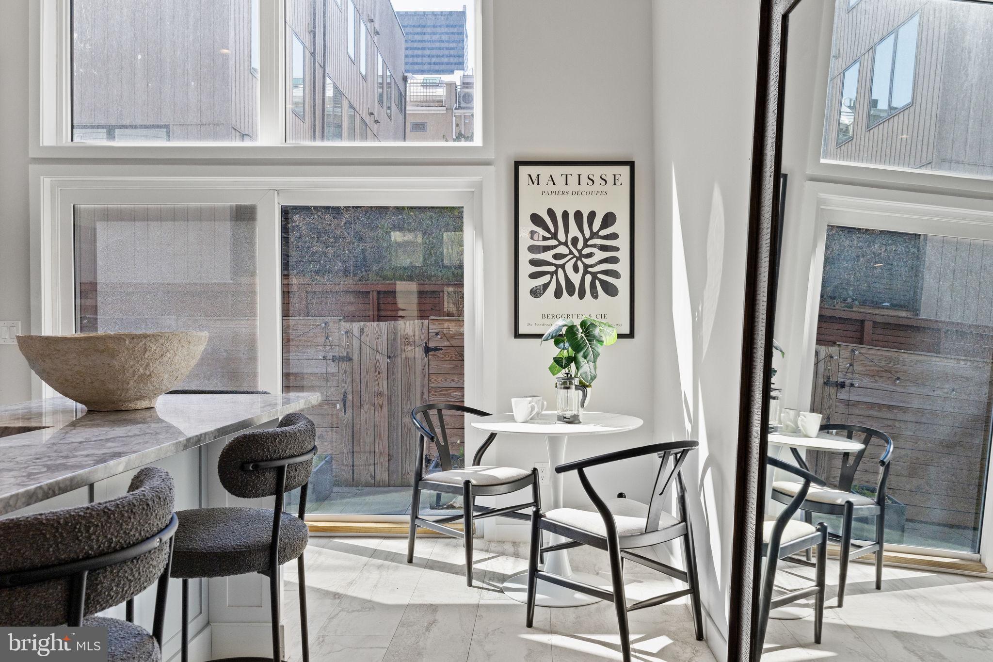 LOGAN SQUARE - Residential