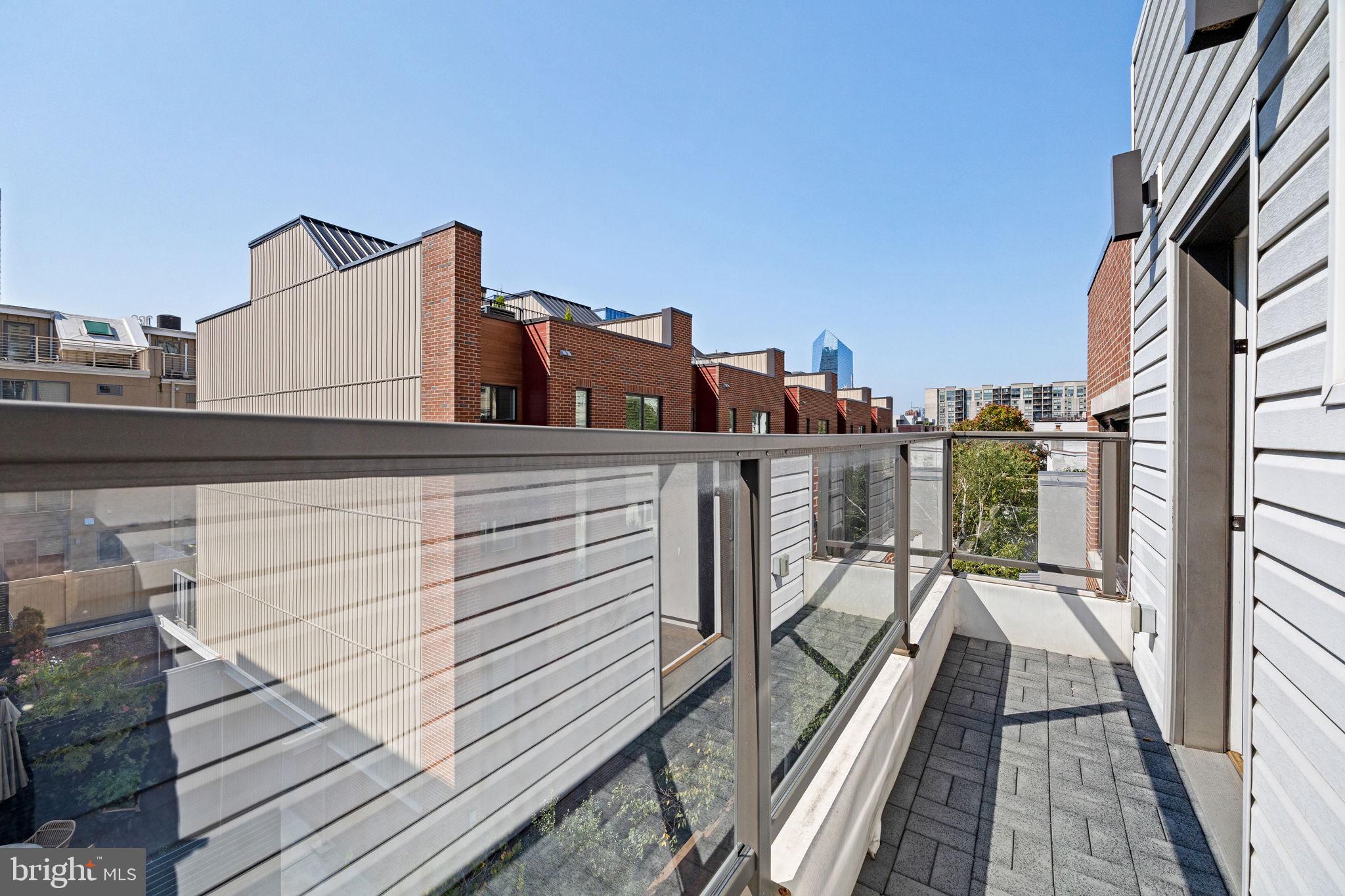 LOGAN SQUARE - Residential