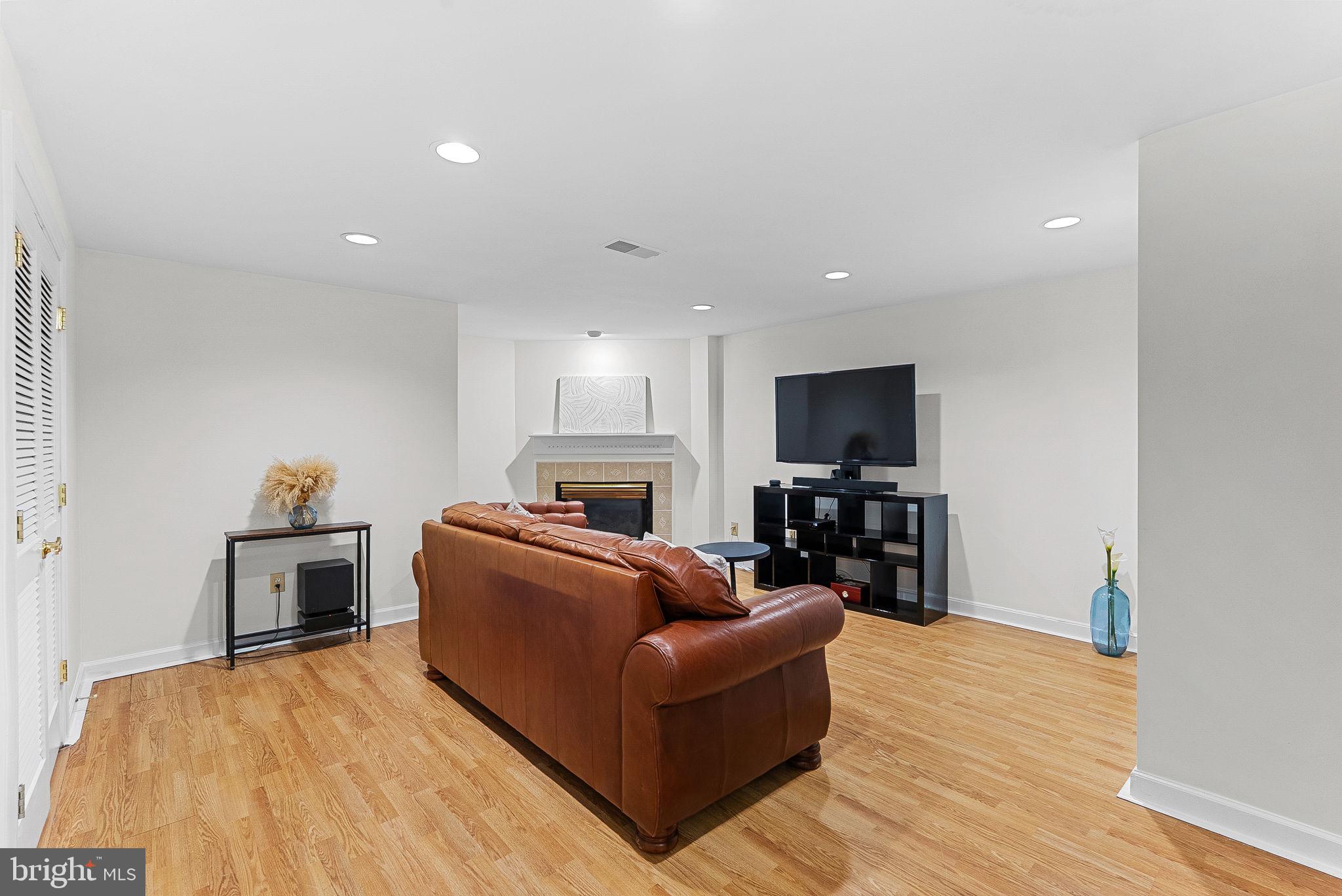 HUNTLEY MEADOWS - Residential