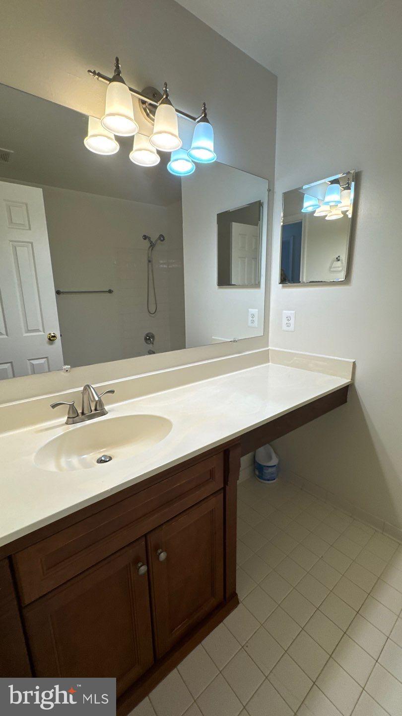 VILLAGE OF HICKORY RIDGE - Residential Lease