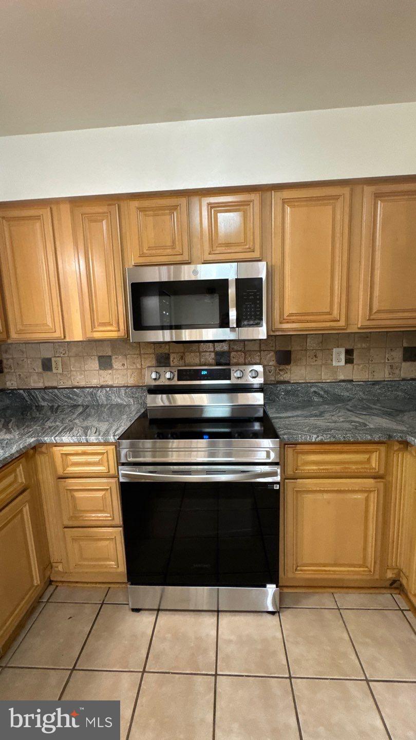 VILLAGE OF HICKORY RIDGE - Residential Lease