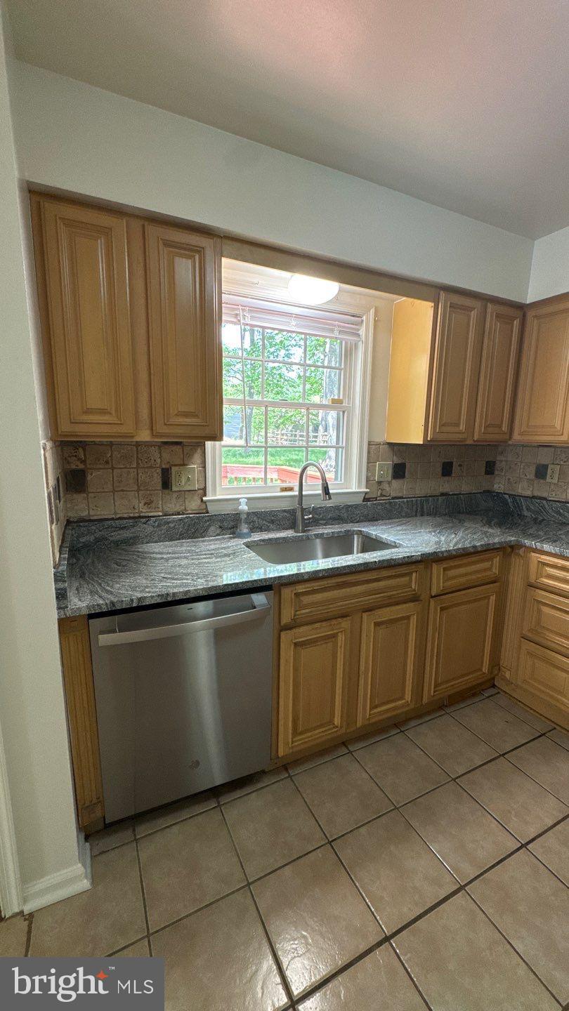 VILLAGE OF HICKORY RIDGE - Residential Lease