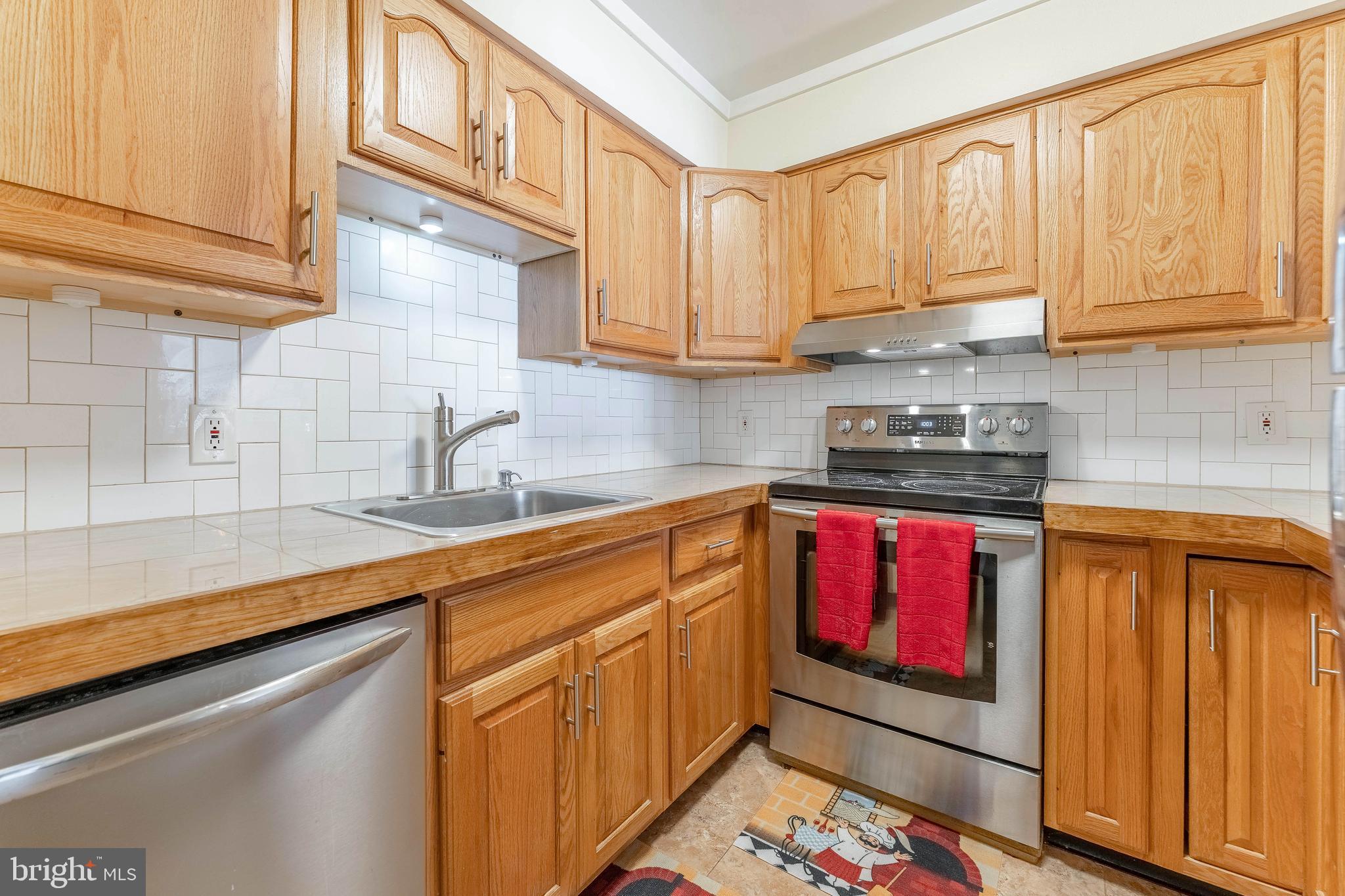 SUMMIT HOUSE - Residential