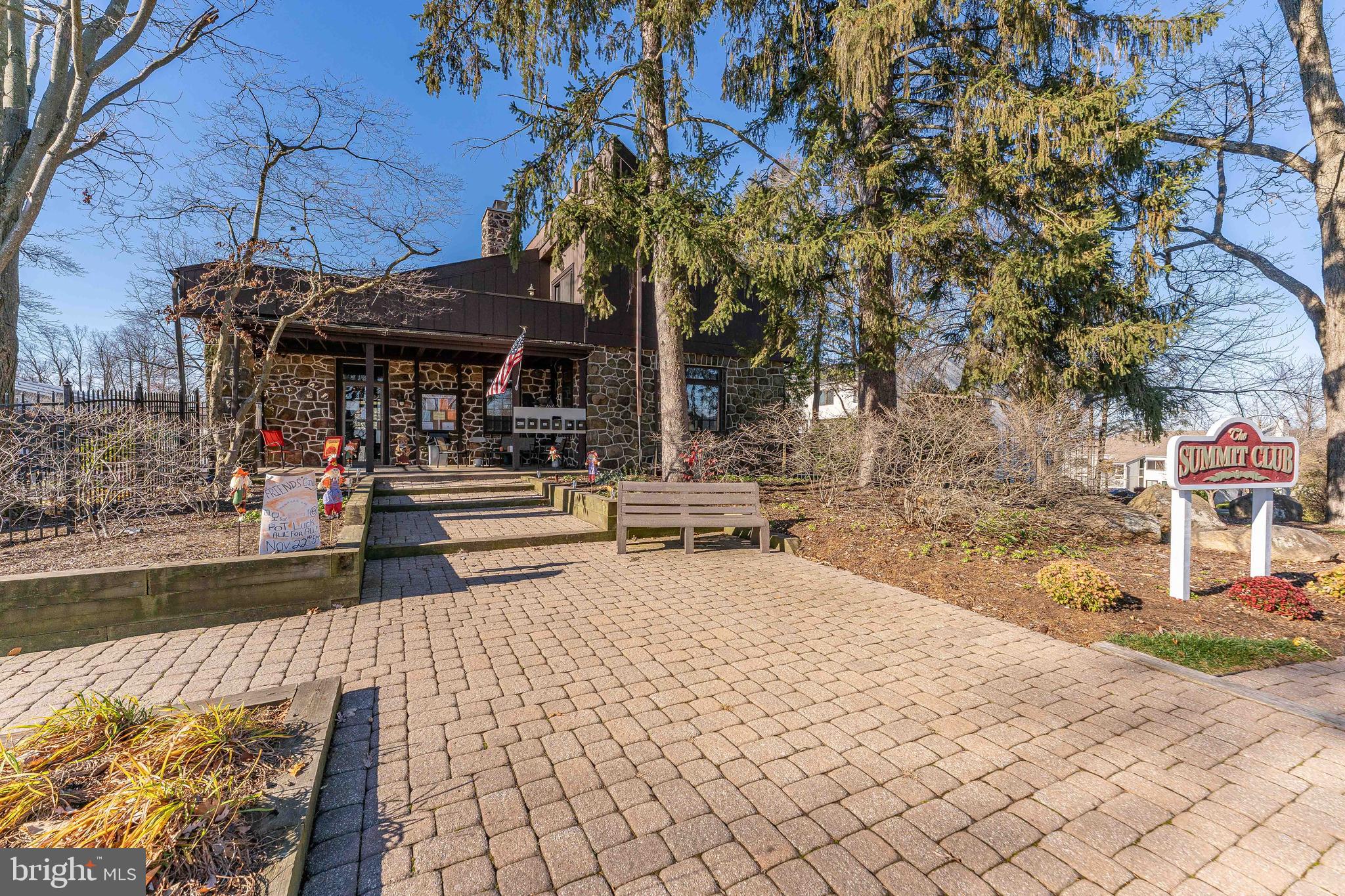 SUMMIT HOUSE - Residential