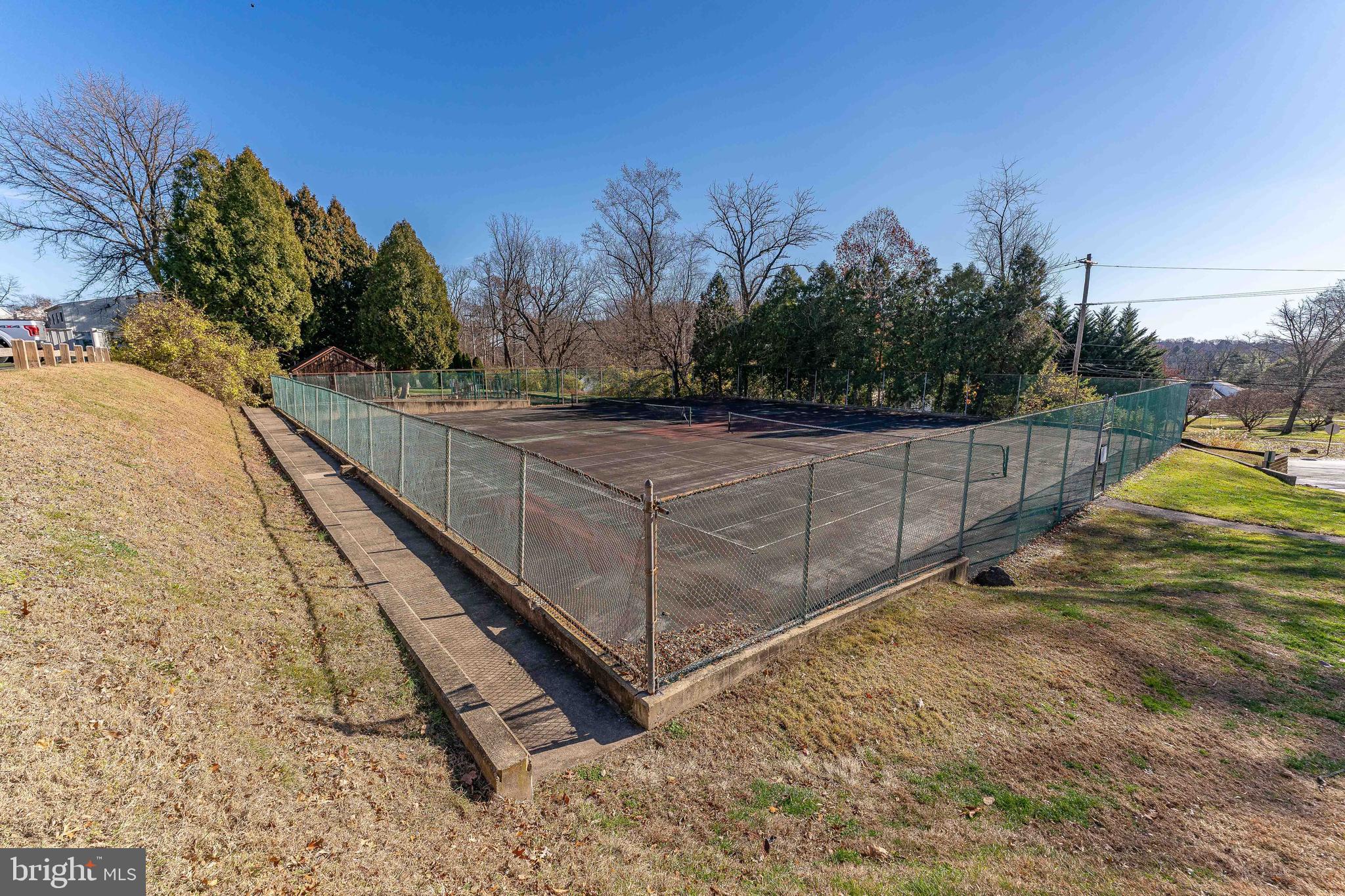 SUMMIT HOUSE - Residential