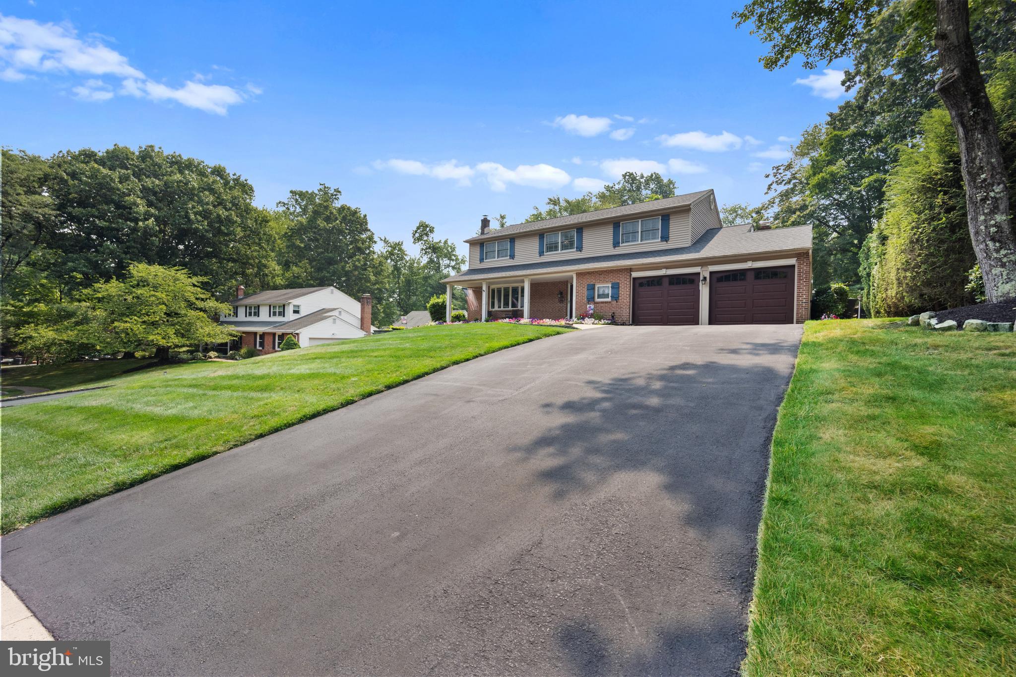 895 SYCAMORE DRIVE