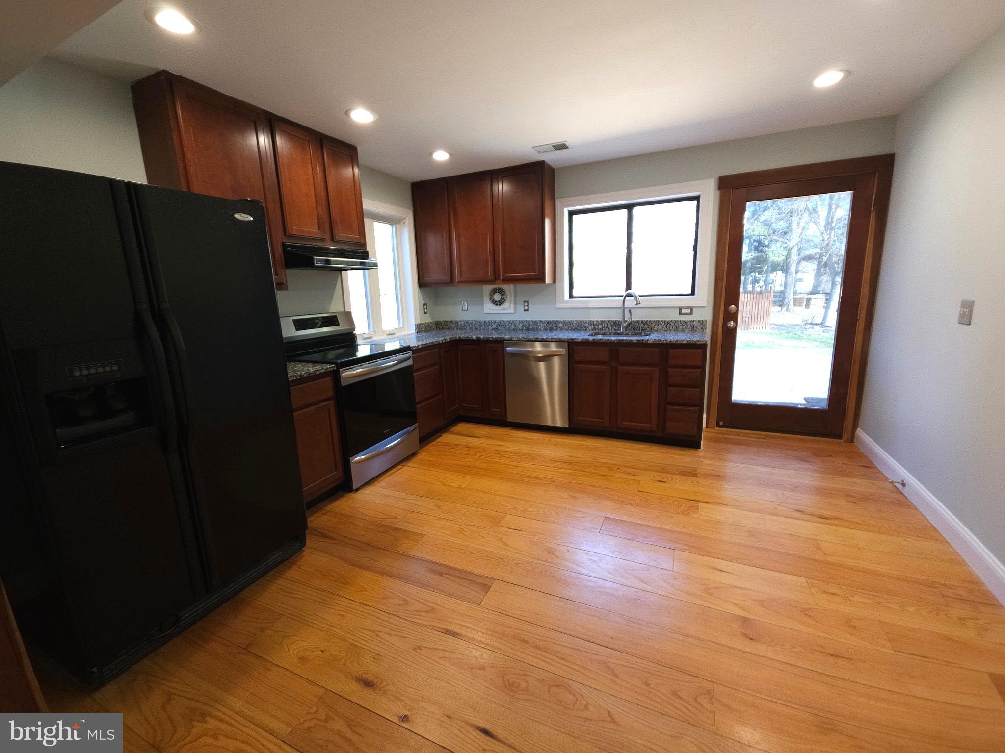 GOLDEN HILL ESTS - Residential Lease