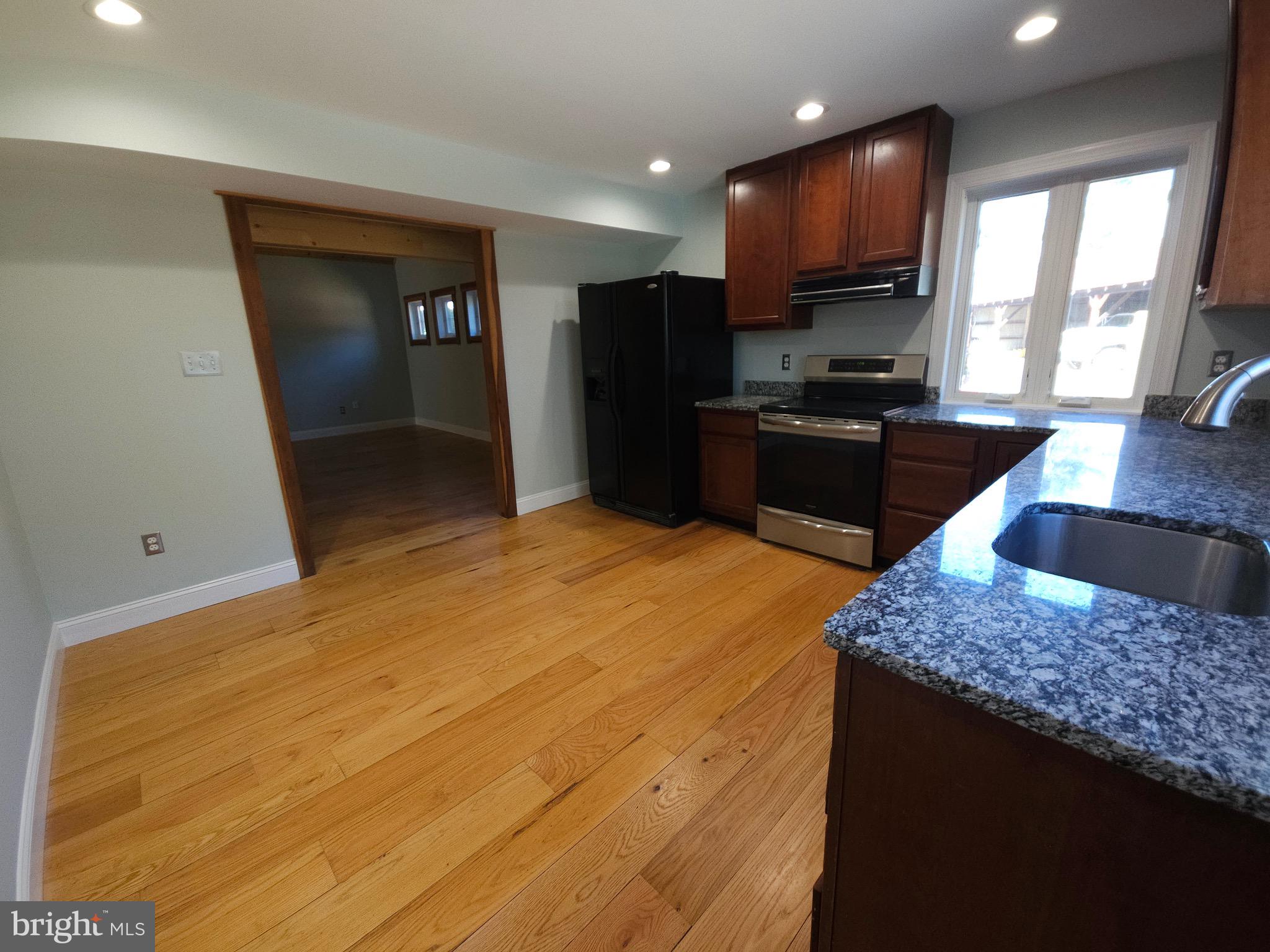 GOLDEN HILL ESTS - Residential Lease